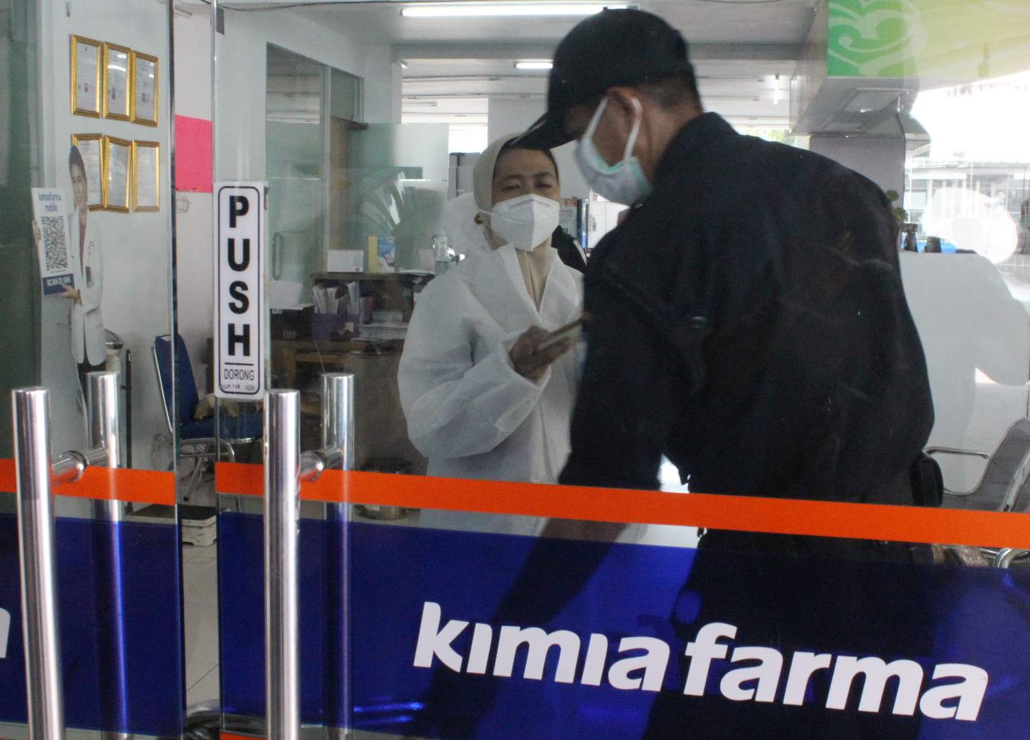  PT Kimia Farma Menunda Penyelenggaraan Vaksinasi Individu 