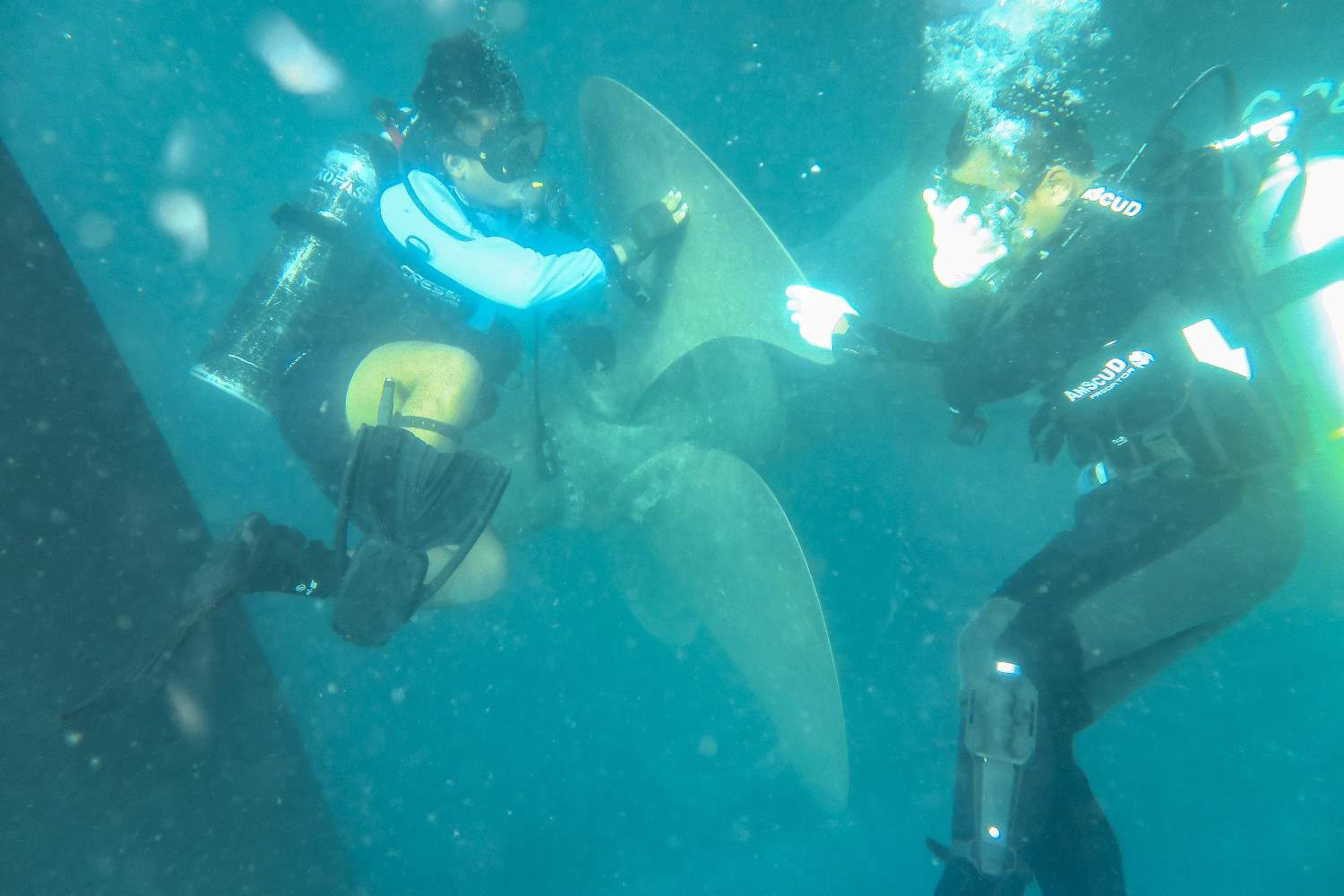 Pengecekan Propeller  KRI Bima Suci 