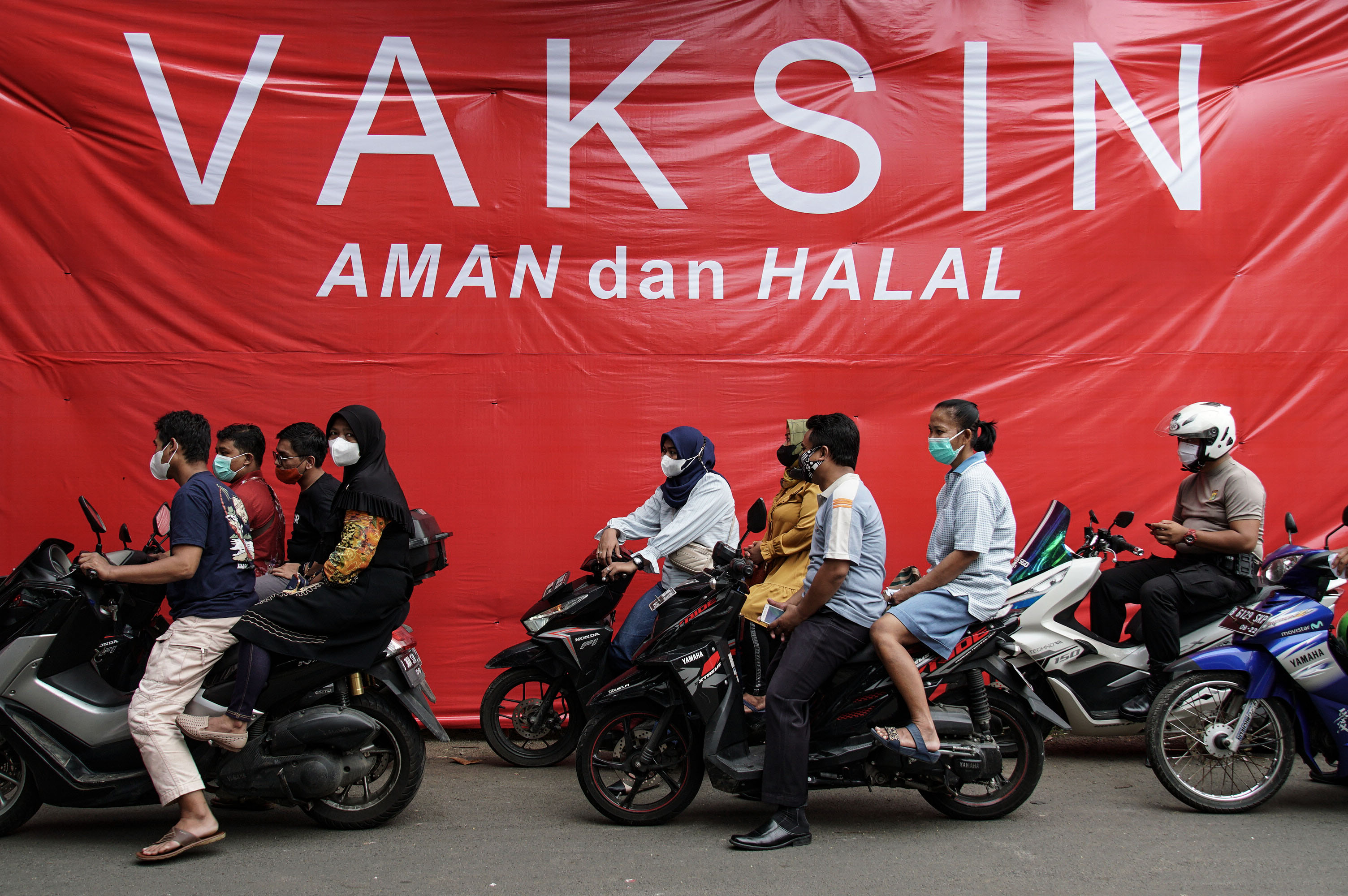 Vaksinasi Drive Thru