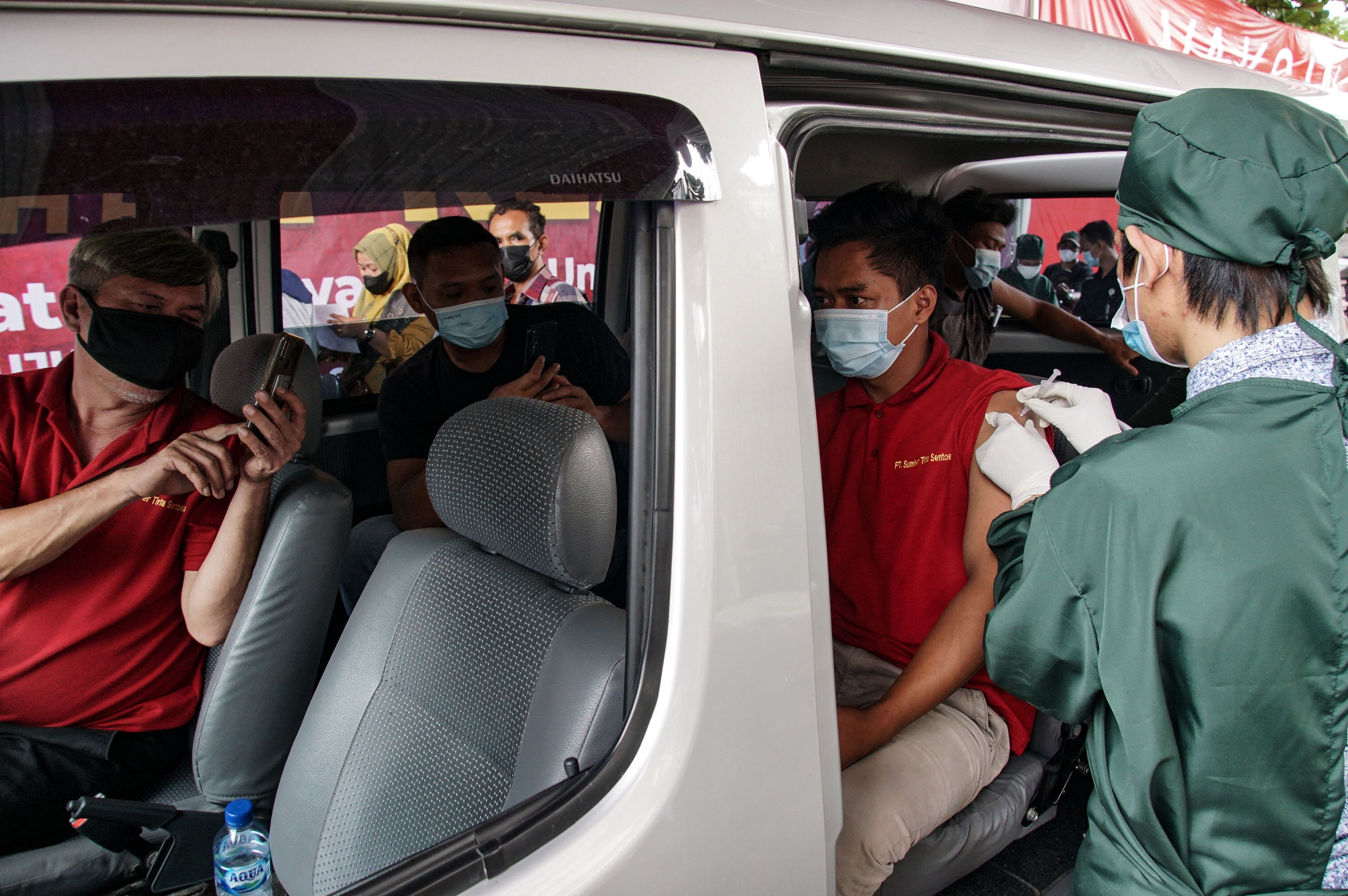 Vaksinasi Drive Thru