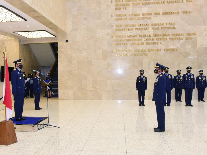 Lima Pati TNI AU Menerima Tanda Kehormatan Bintang Swa Bhuwana Paksa Pratama