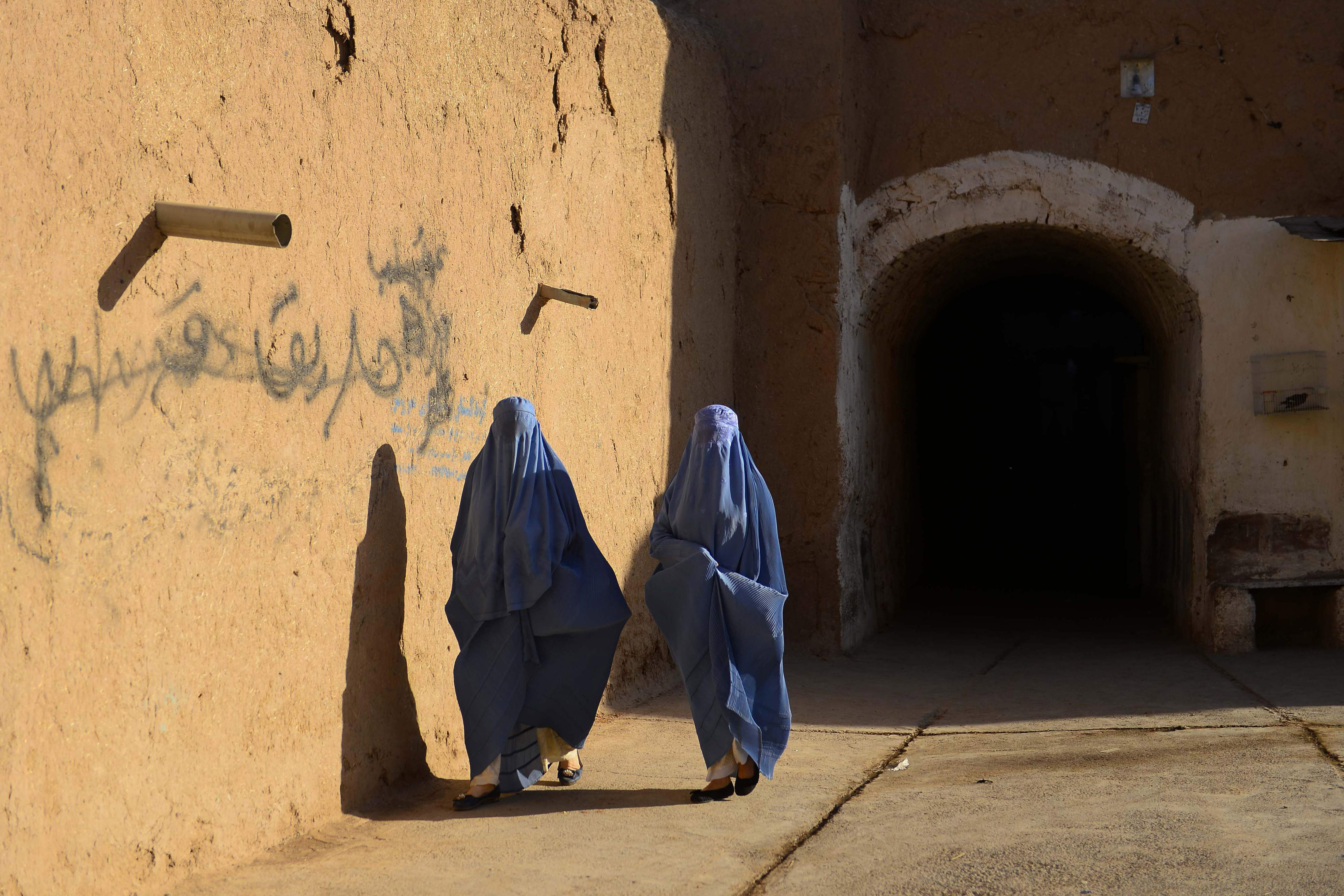 Perempuan Afganistan Tidak Wajib Pakai Burqa