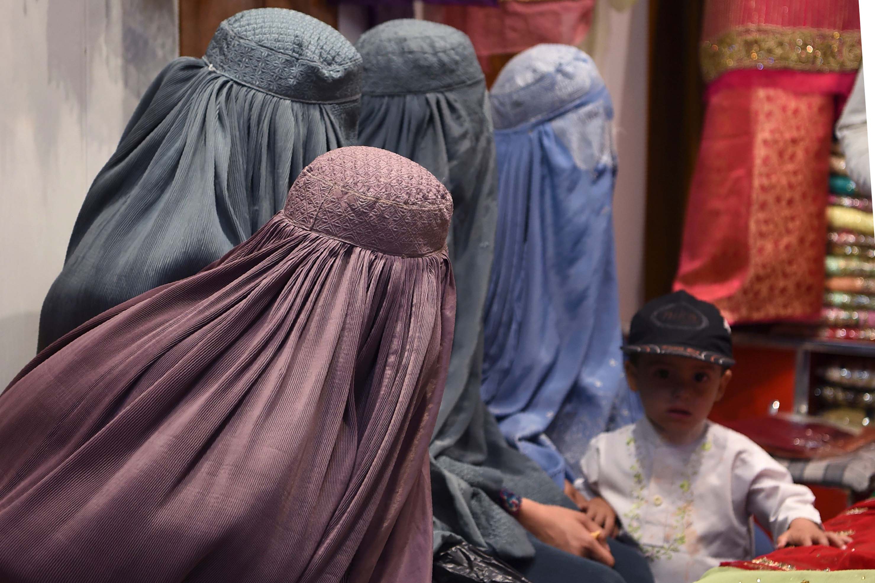 Perempuan Afganistan Tidak Wajib Pakai Burqa