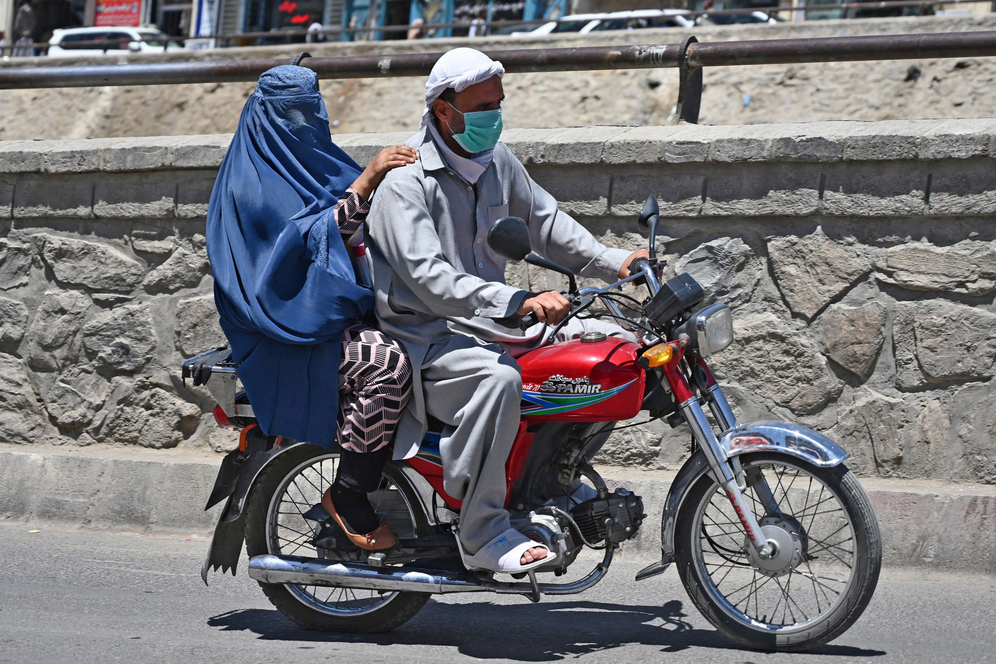 Perempuan Afganistan Tidak Wajib Pakai Burqa