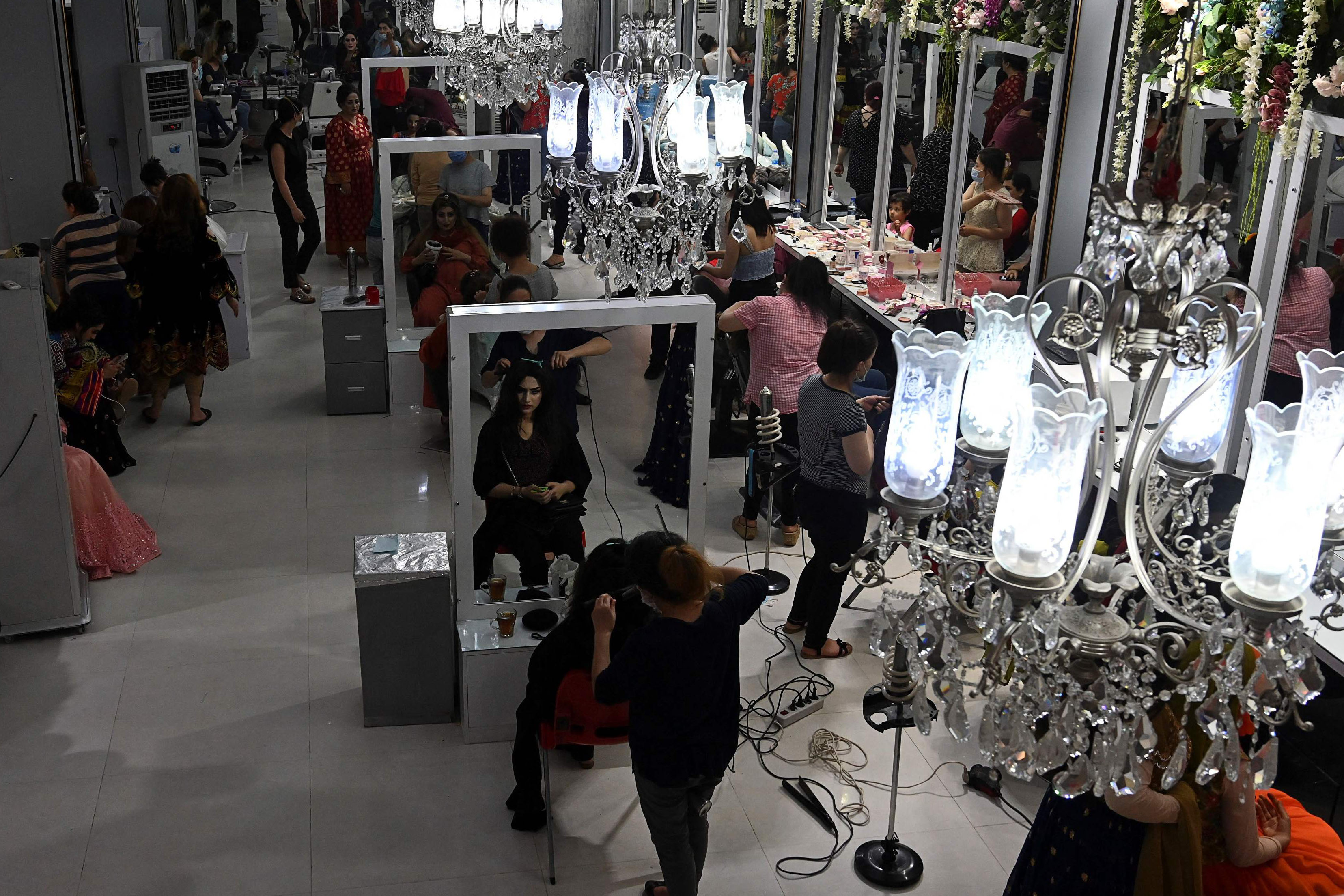 Taliban Kuasai Kabul, Poster Wanita di Salon Kecantikan Menghilang