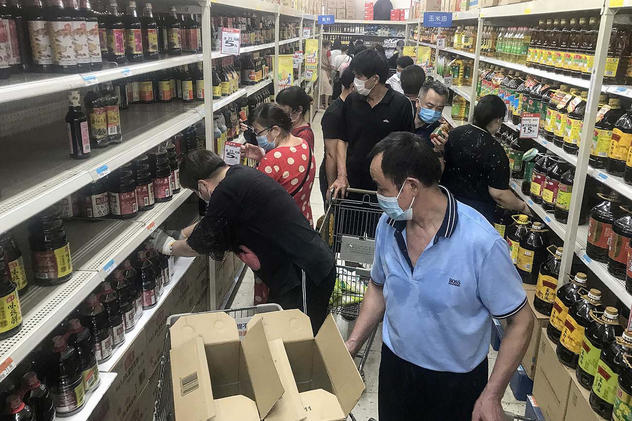 Warga Wuhan Panic Buying
