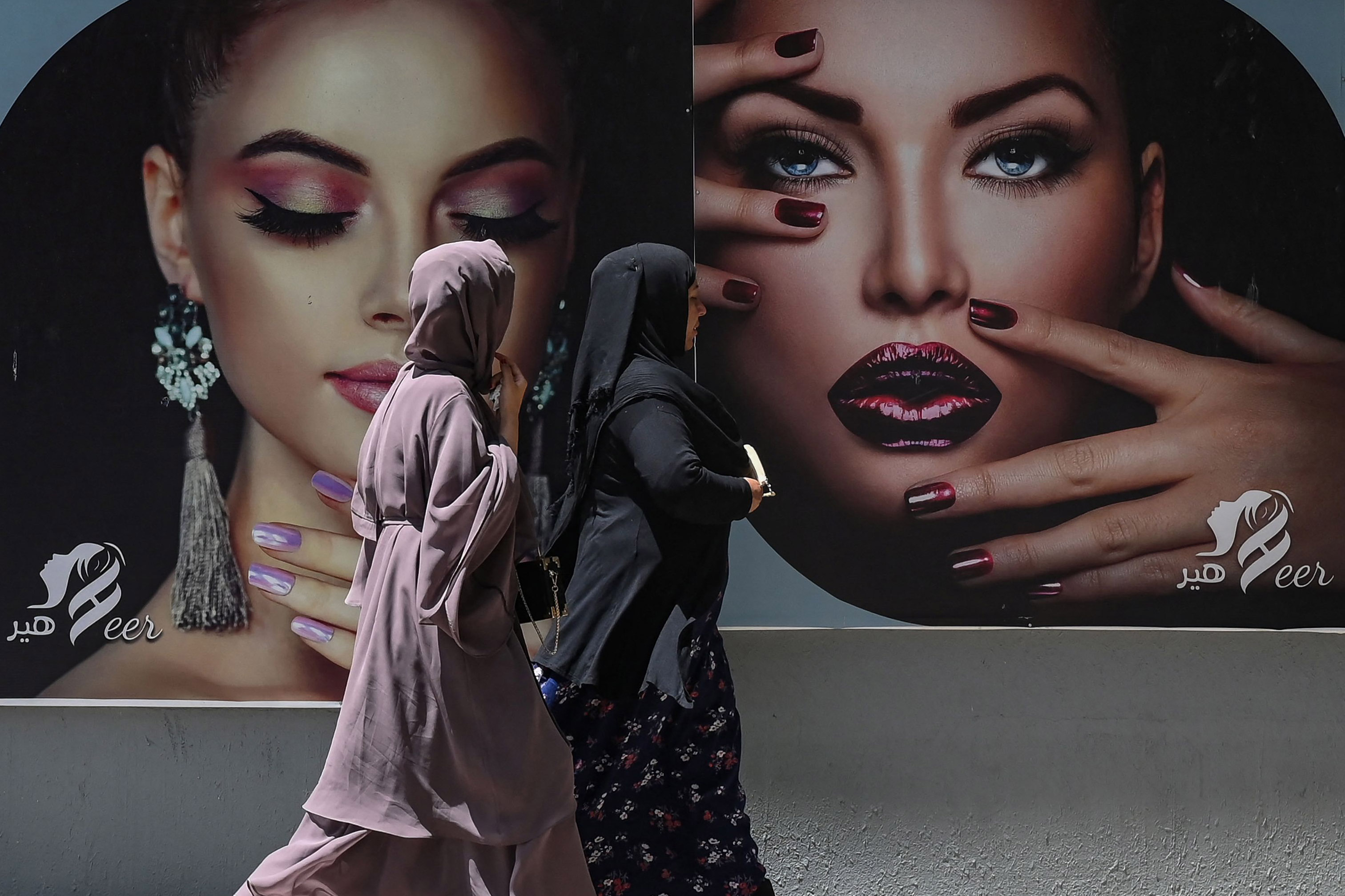 Perempuan Afganistan Tidak Wajib Pakai Burqa