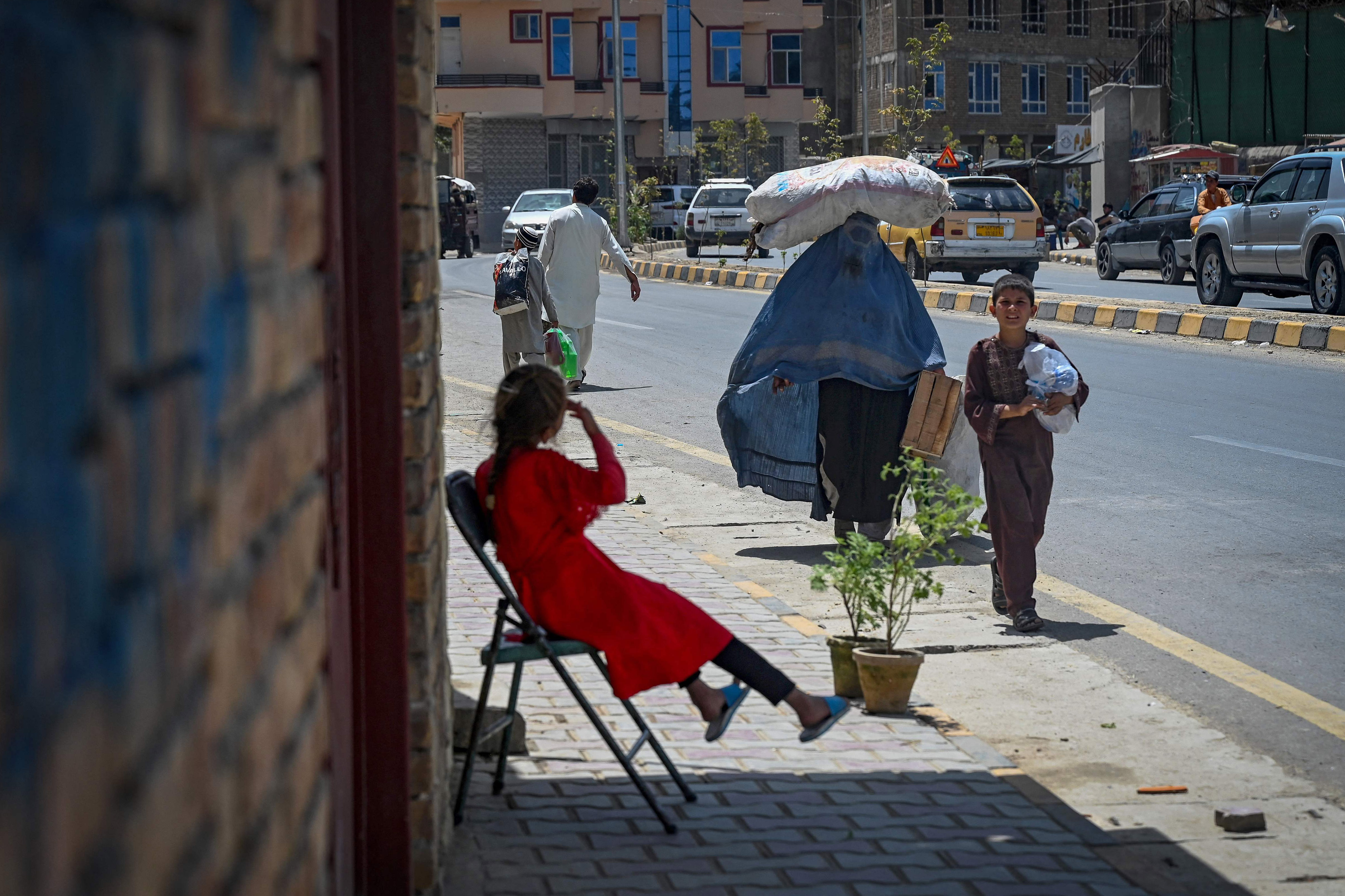 Perempuan Afganistan Tidak Wajib Pakai Burqa