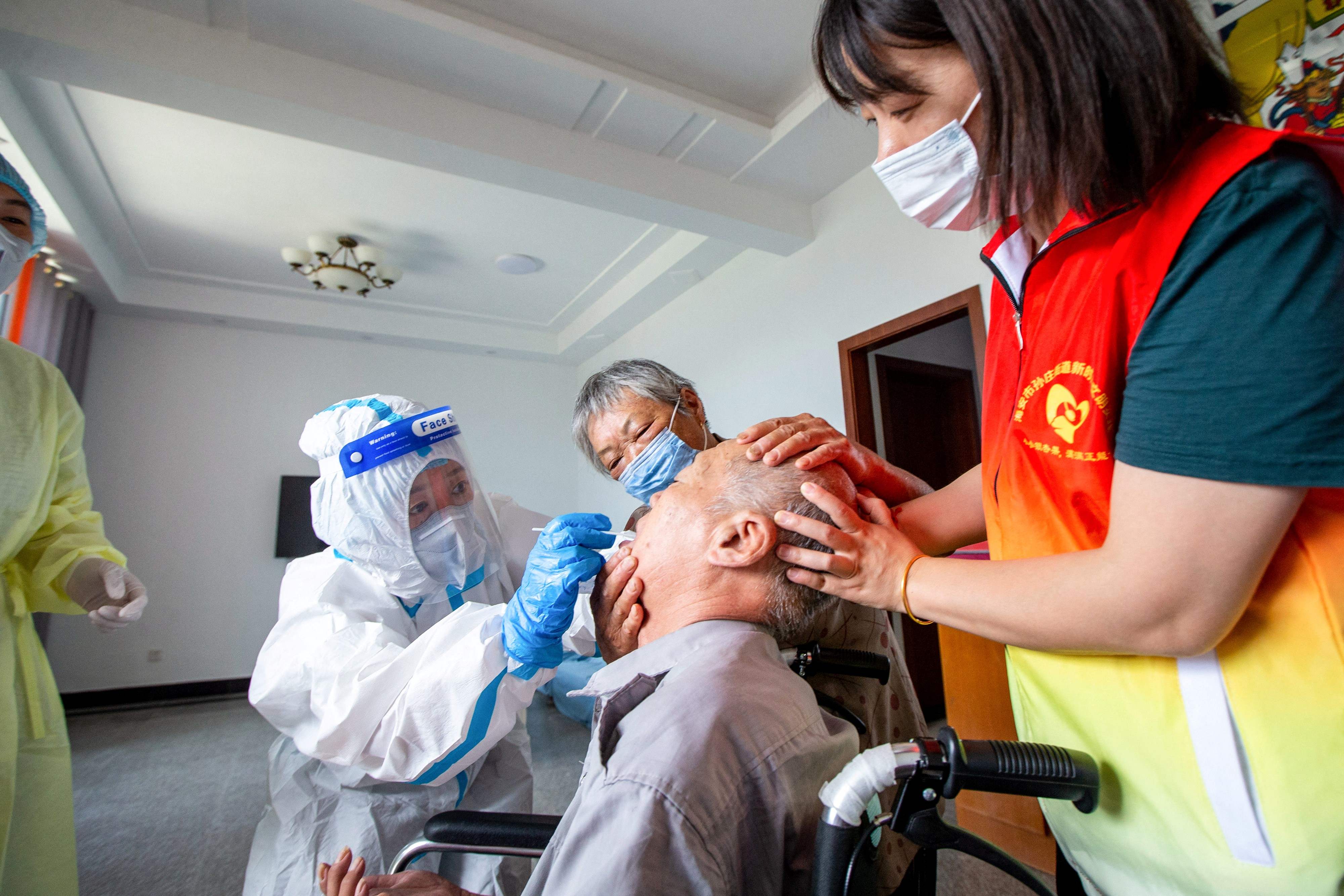 Tes Covid-19 di Tiongkok