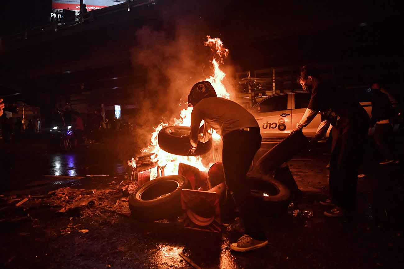 Demonstran Anti-Pemerintah di Thailand Ricuh