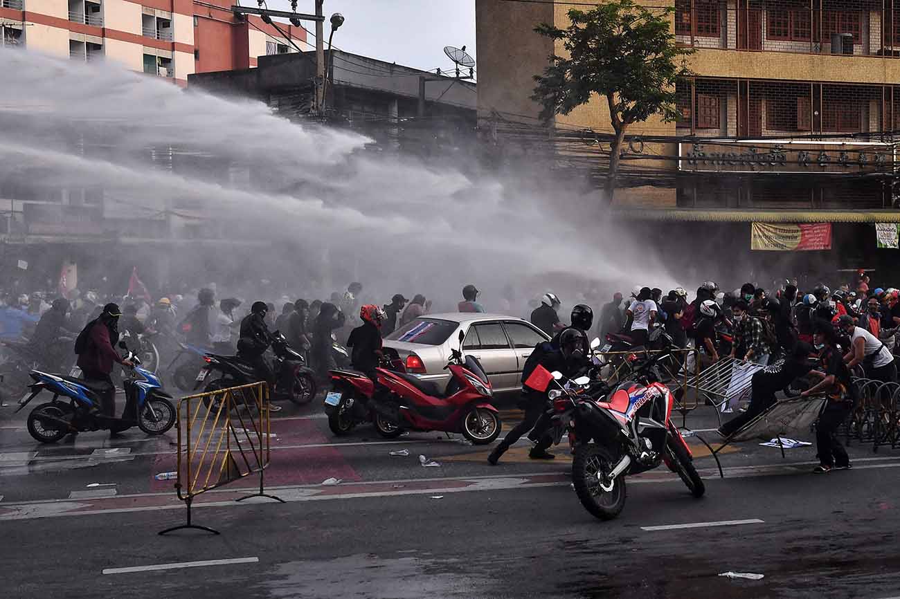 Demonstran Anti-Pemerintah di Thailand Ricuh