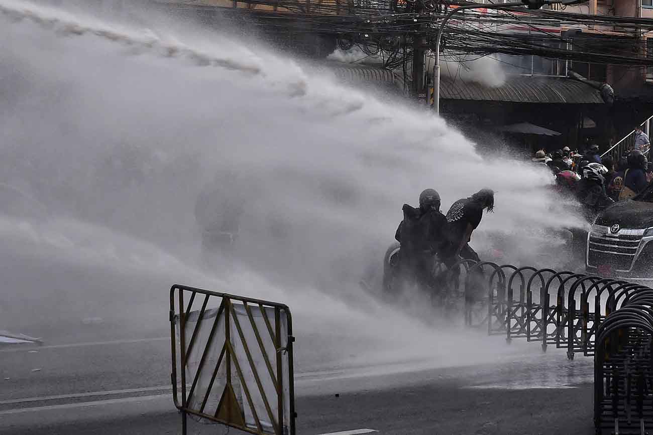 Demonstran Anti-Pemerintah di Thailand Ricuh