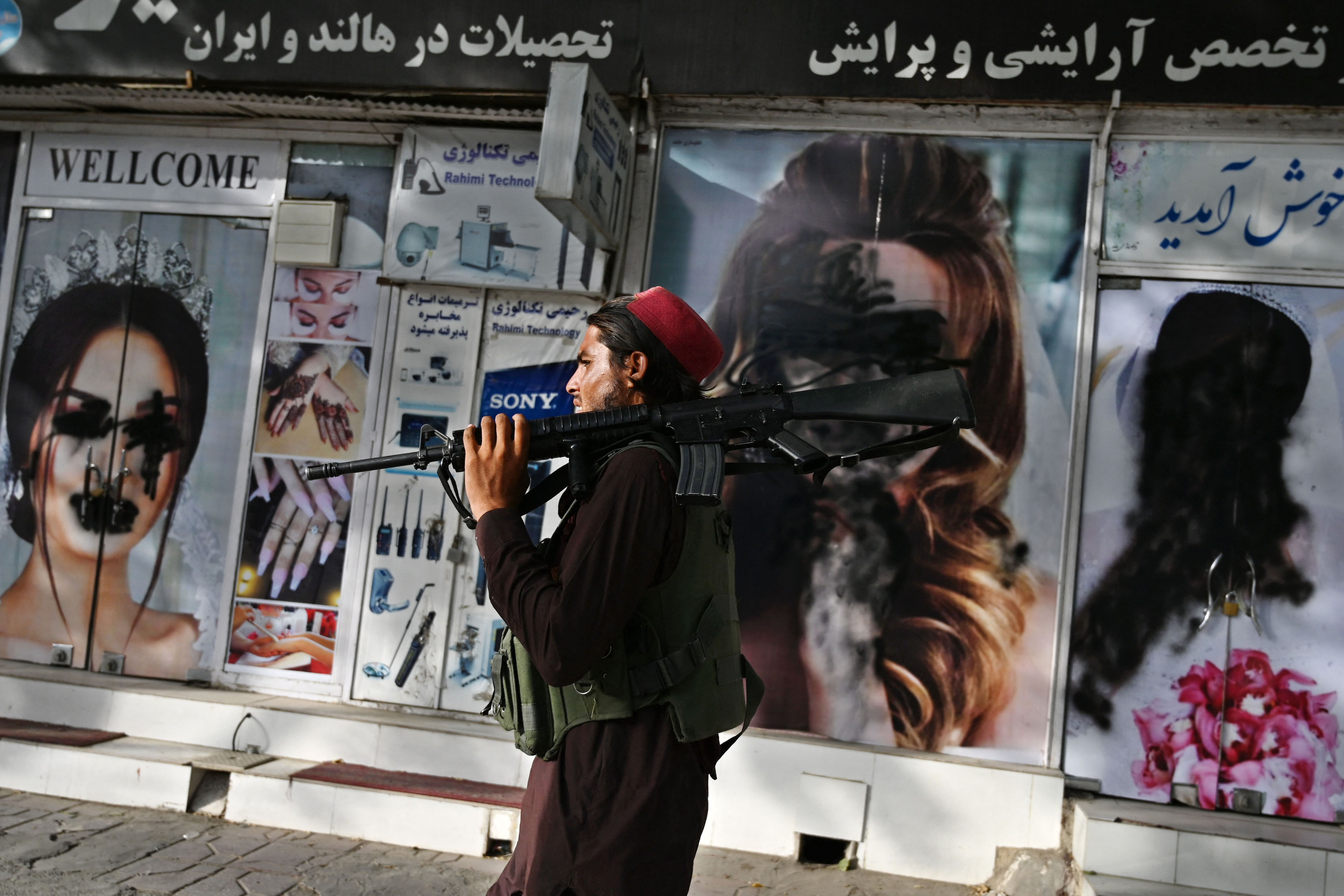 Taliban Kuasai Kabul, Poster Wanita di Salon Kecantikan Menghilang