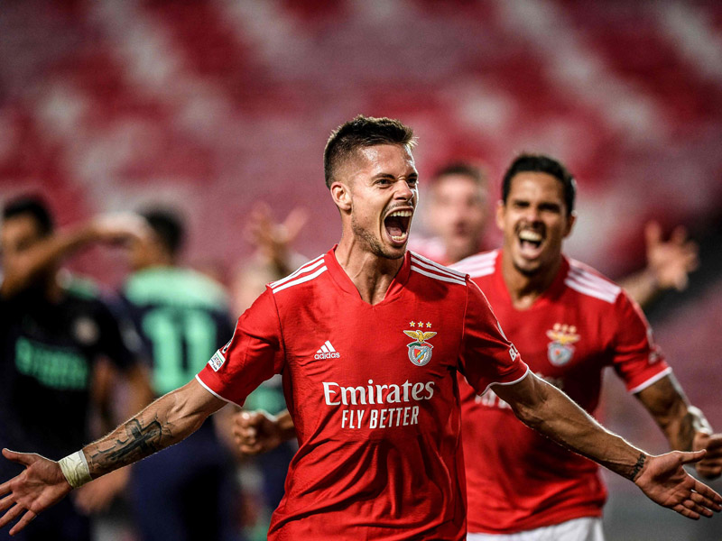Benfica Taklukkan PSV Eindhoven