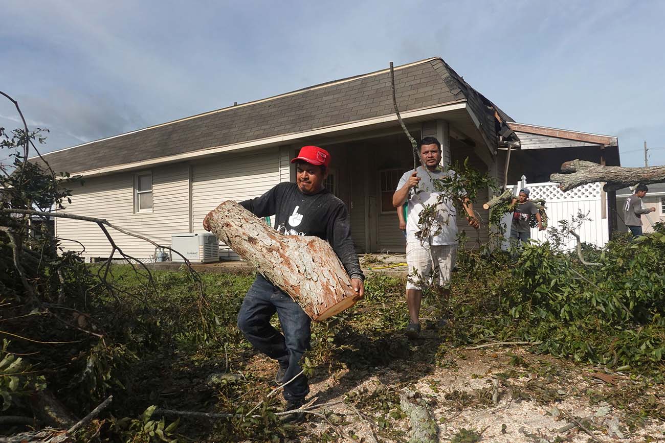 Badai Ida Hantam Louisiana