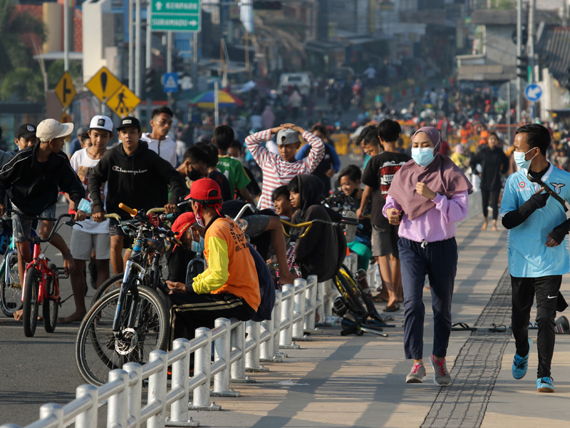 Berolahraga Di Kawasan Jembatan Suroboyo