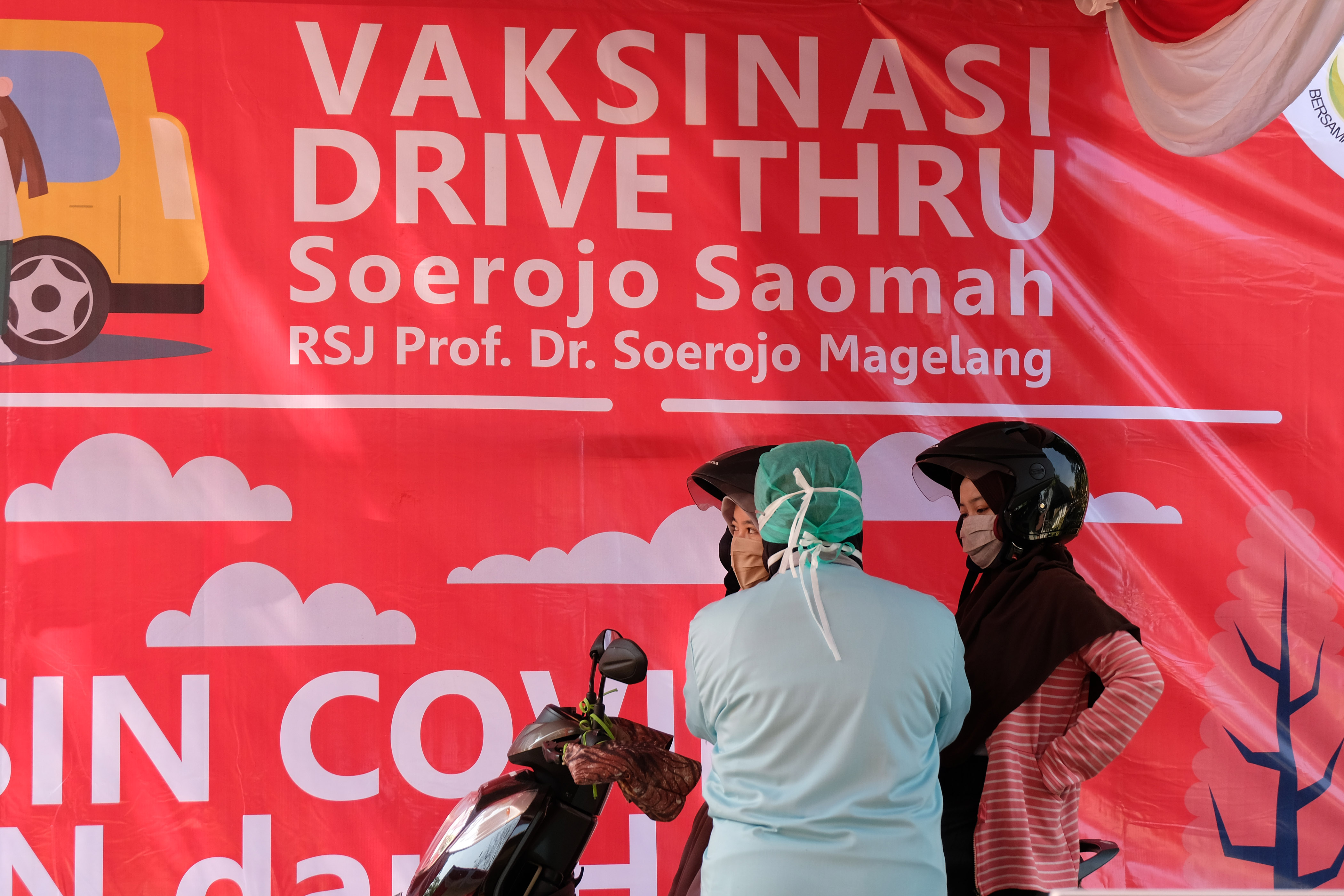 Vaksinasi Drive Thru di Magelang