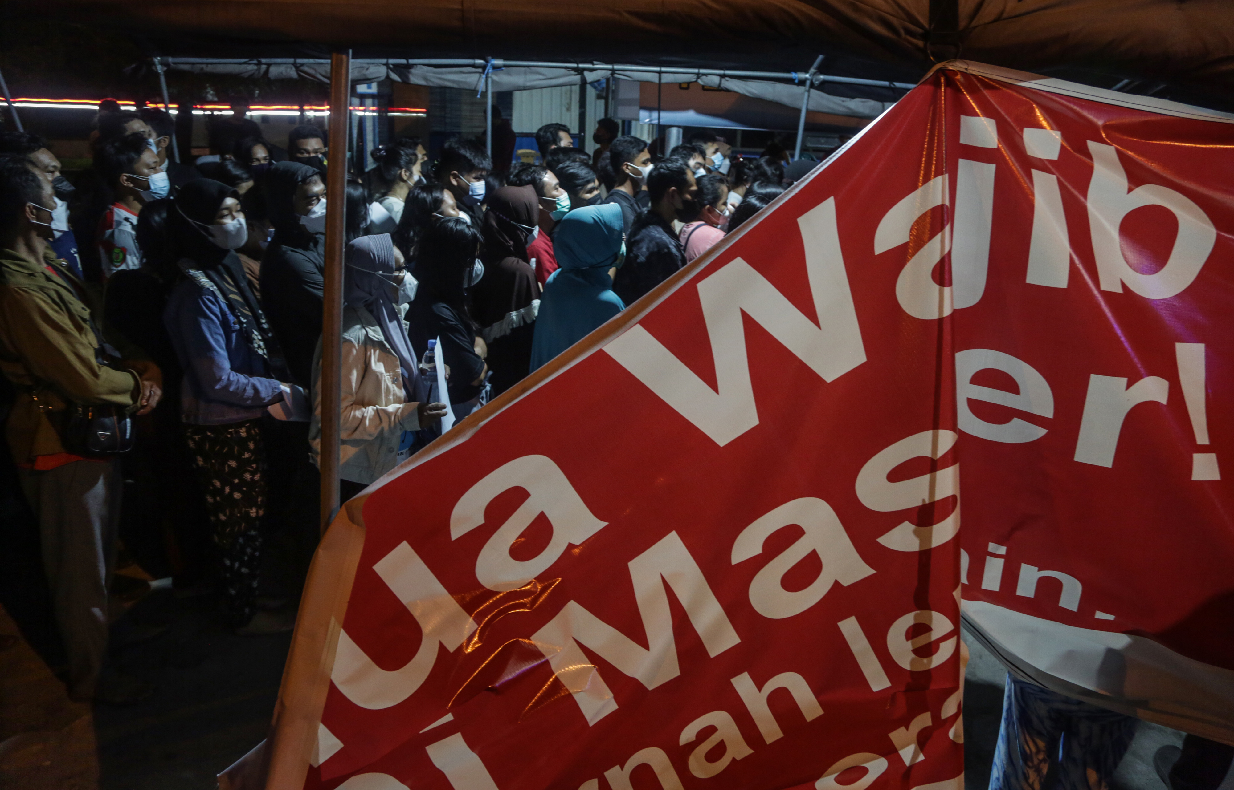 Antrean Pendaftaran Vaksin di Palangkaraya