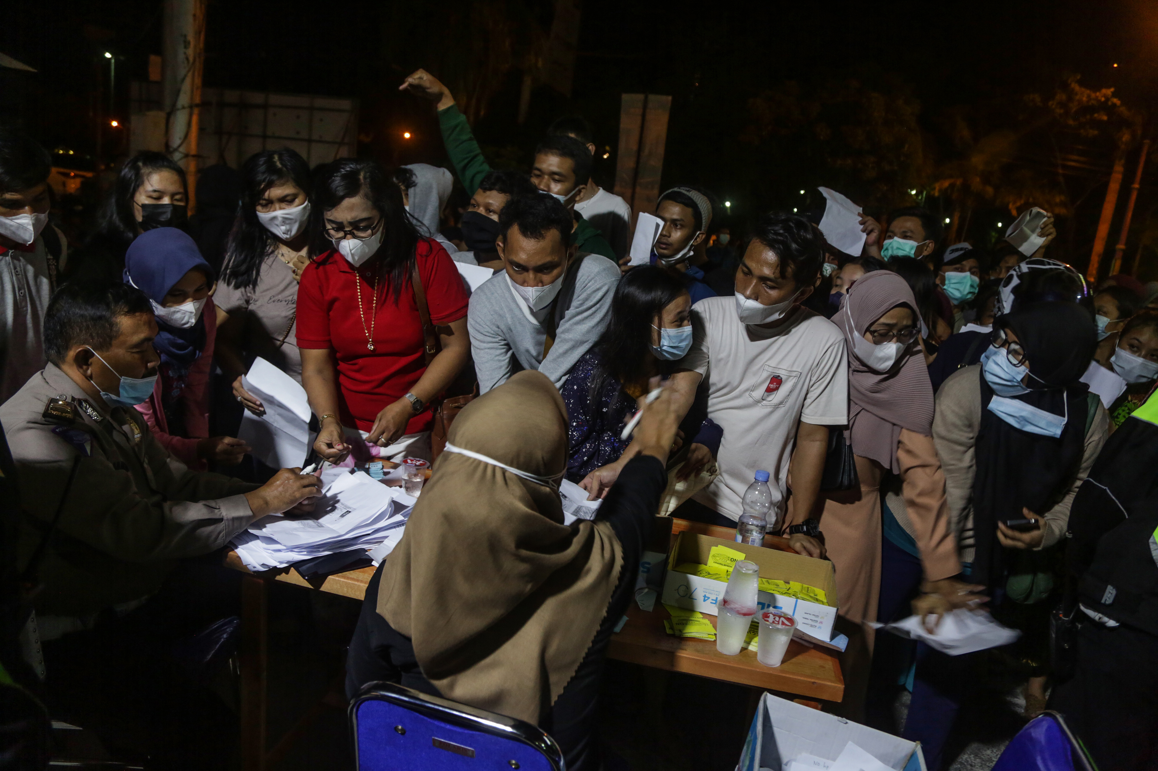 Antrean Pendaftaran Vaksin di Palangkaraya