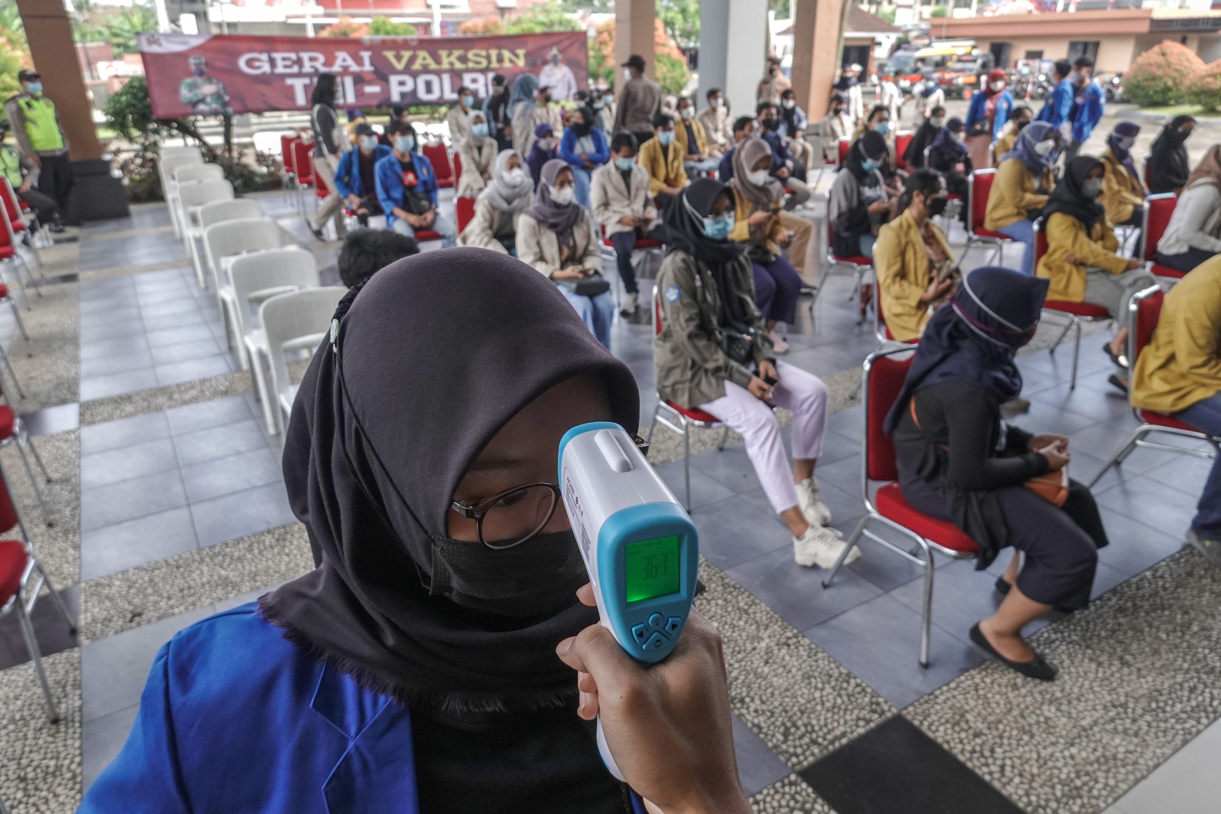 Vaksinasi Covid-19 Mahasiswa di Banyumas