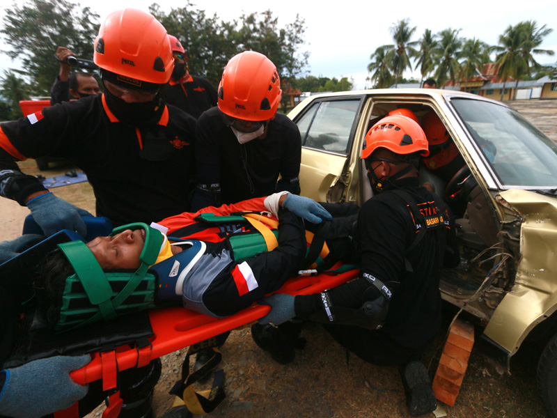 Simulasi Penyelamatan Kecelakaan Mobil