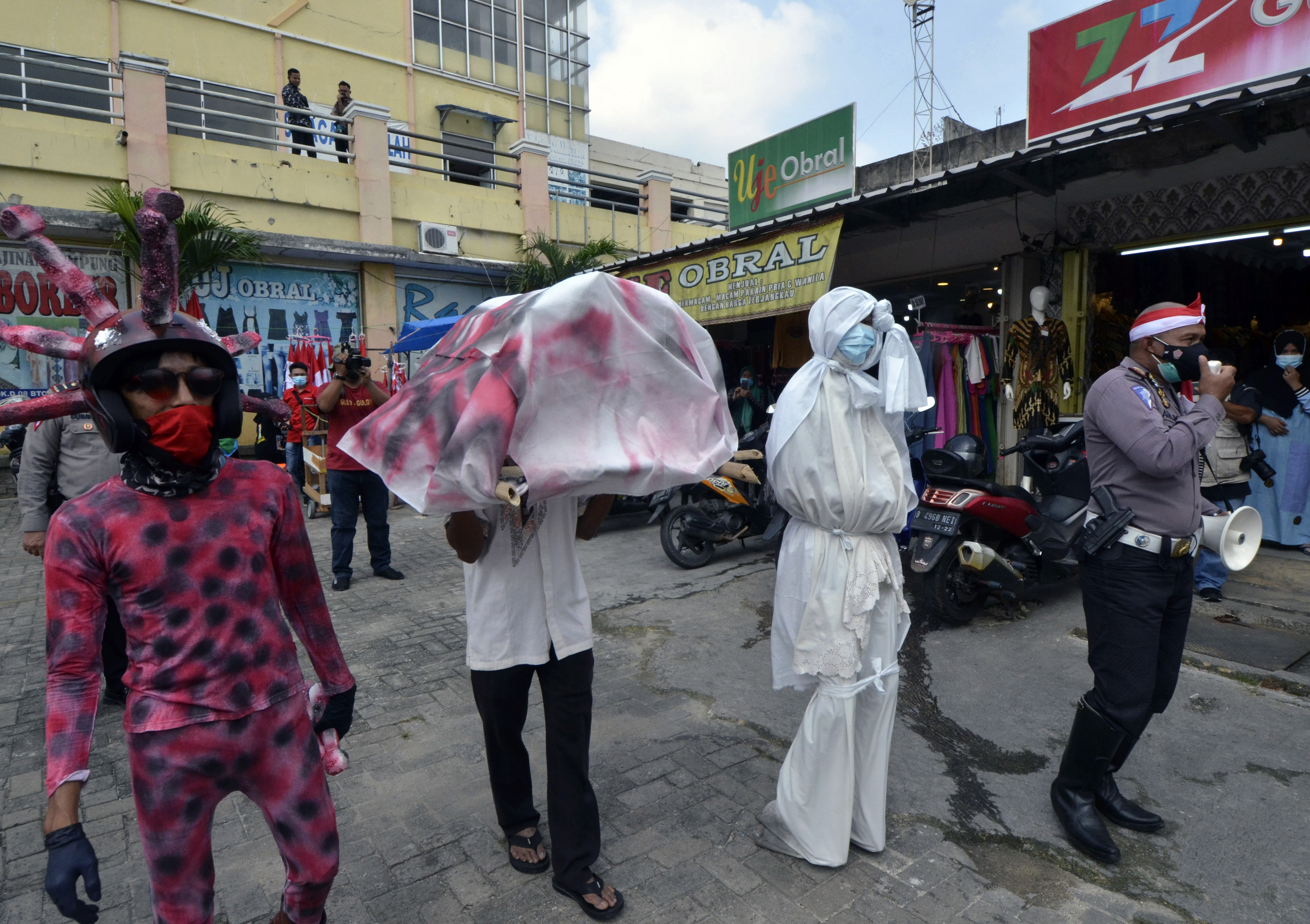 Sosialisasi Prokes di Pasar Tradisional