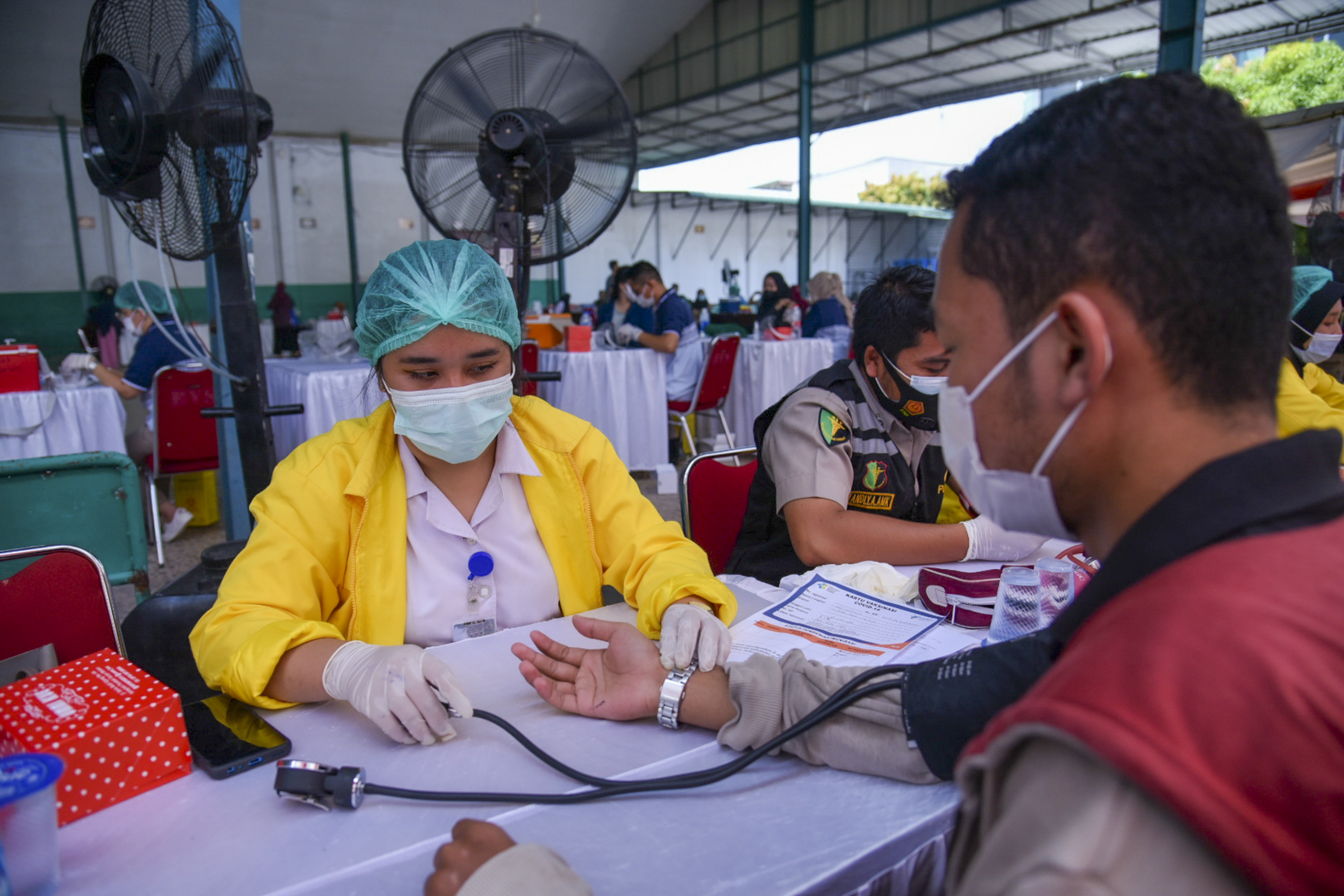 Vaksinasi Massal untuk Mahasiswa dan Pelajar