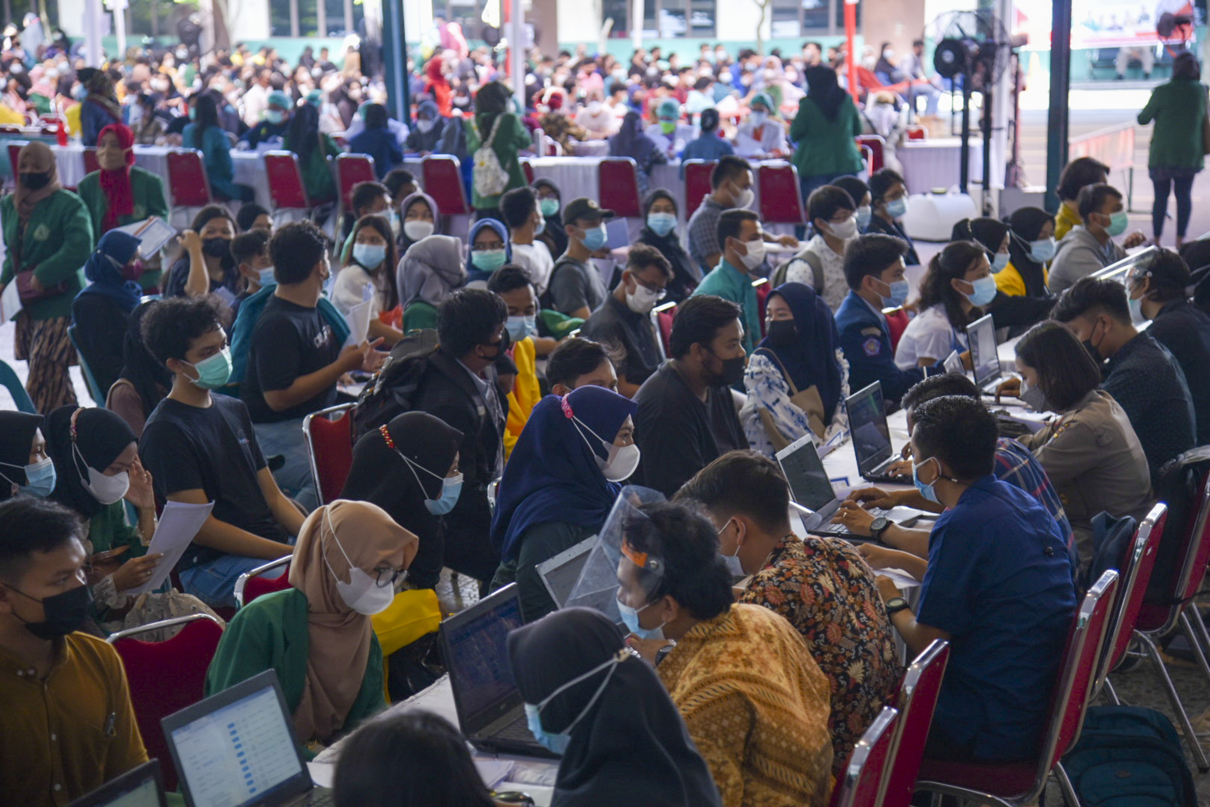 Vaksinasi Massal untuk Mahasiswa dan Pelajar