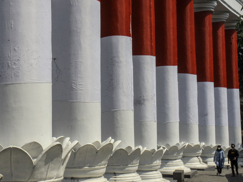 Lawang Salapan Dibalut Bendera Merah Putih