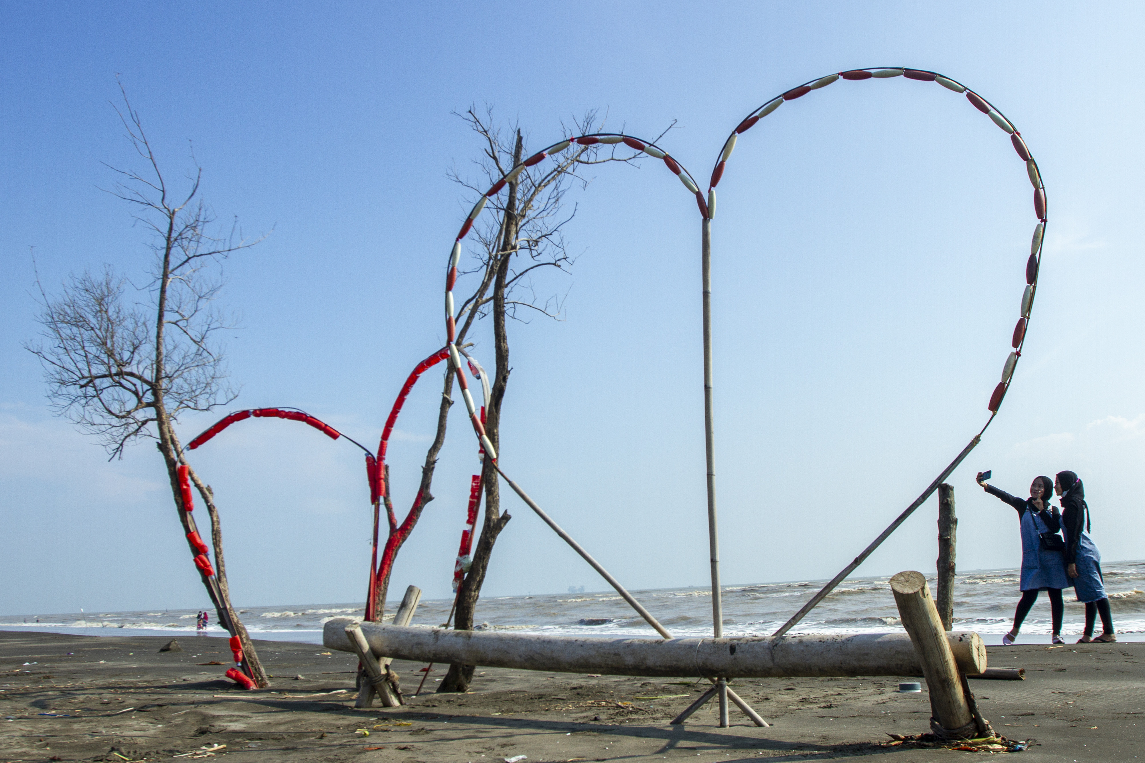 Objek Wisata Pantai Sedari di Karawang