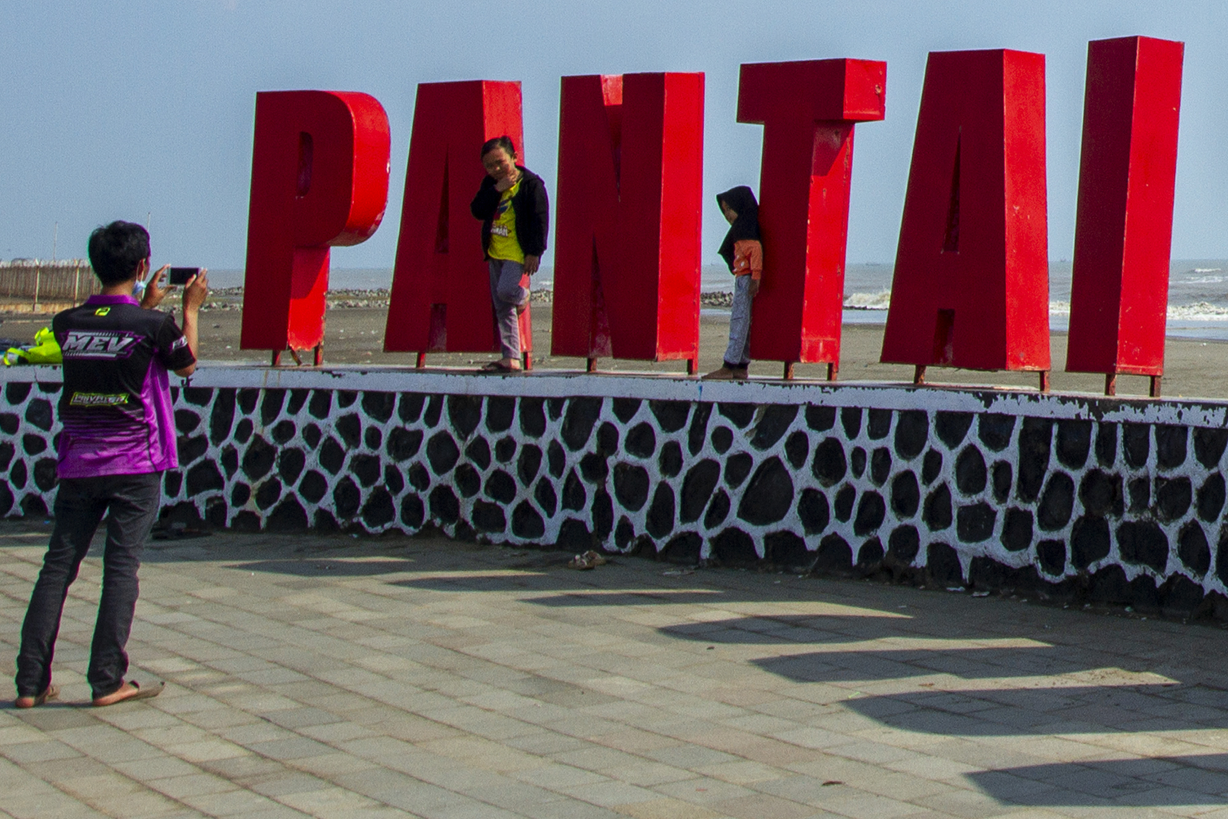 Objek Wisata Pantai Sedari di Karawang