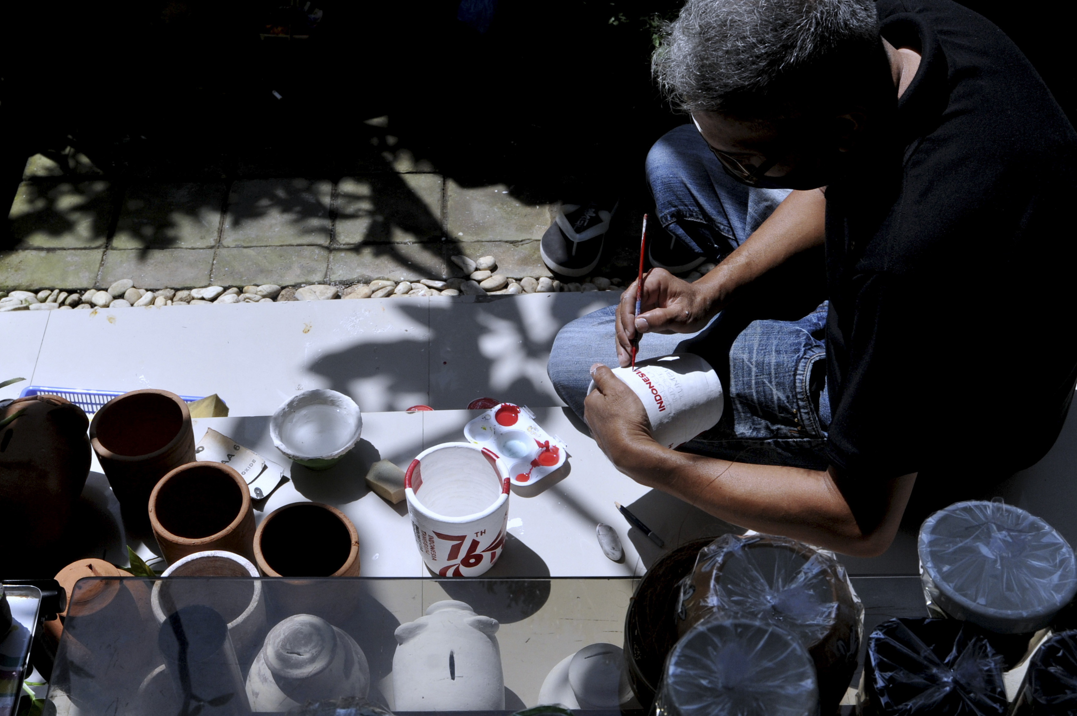 Kerajinan Gerabah Lukis Bernuansa HUT RI