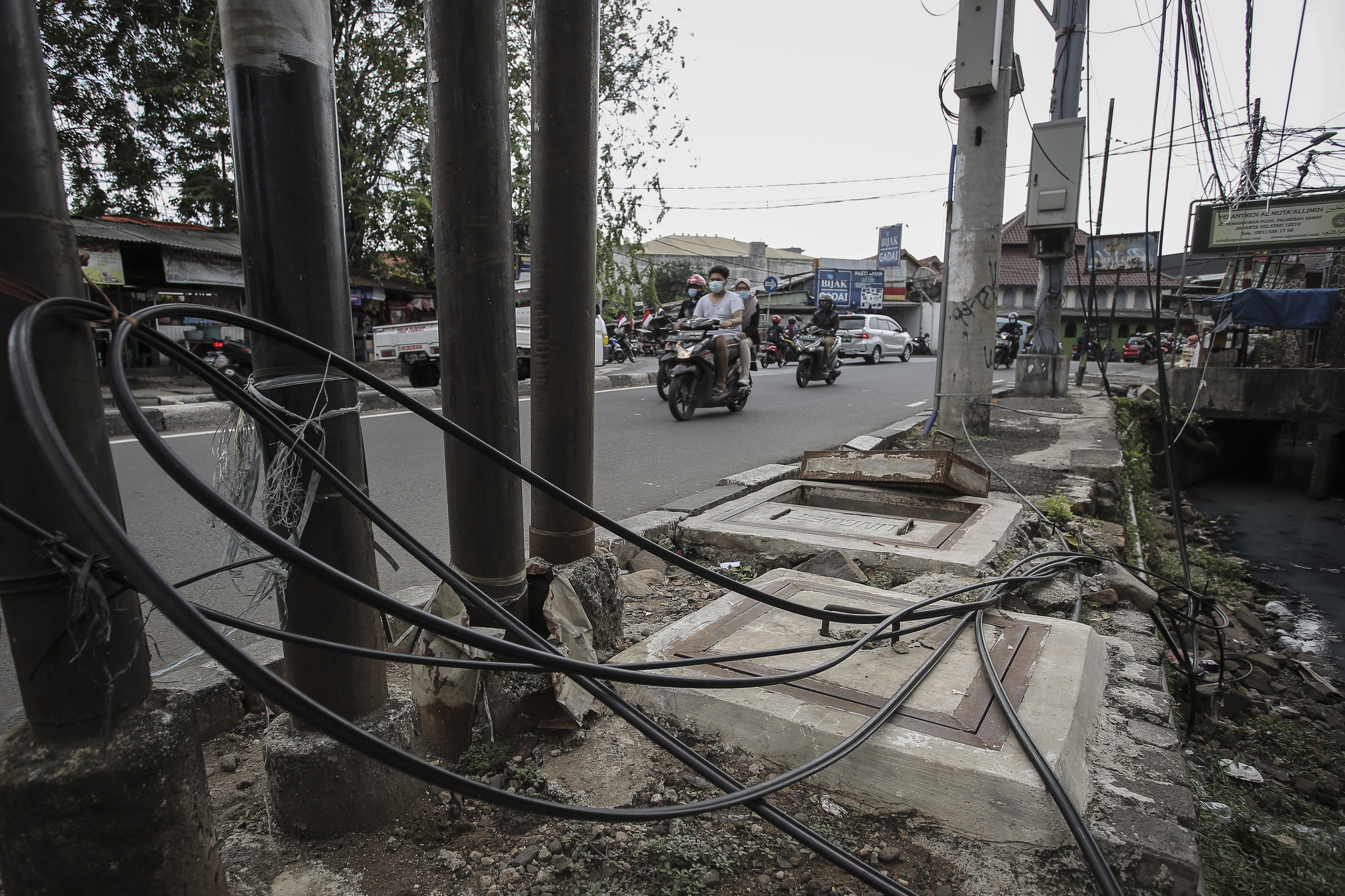 Penataan Kabel Semrawut di Jakarta