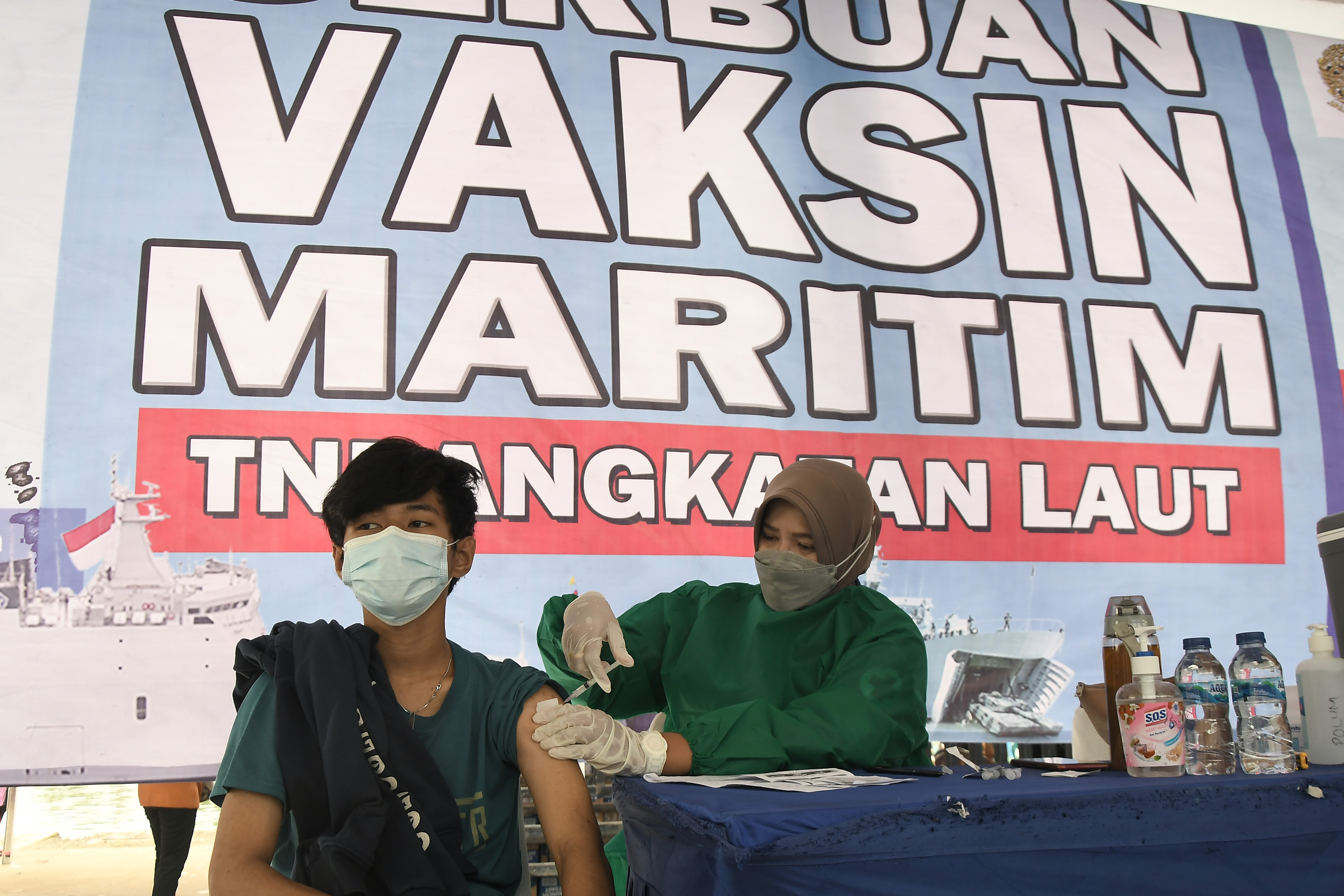 Serbuan Vaksin Maritim TNI AL di Tarumajaya