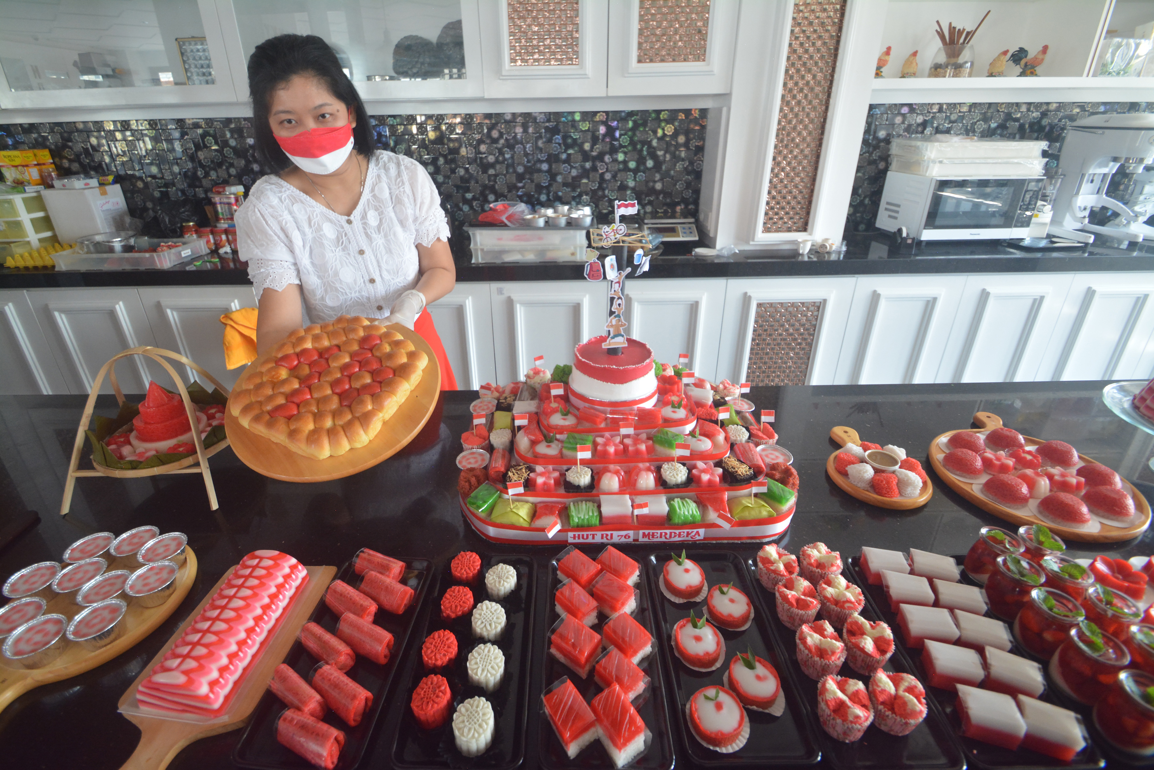Penjualan Kue Merah Putih
