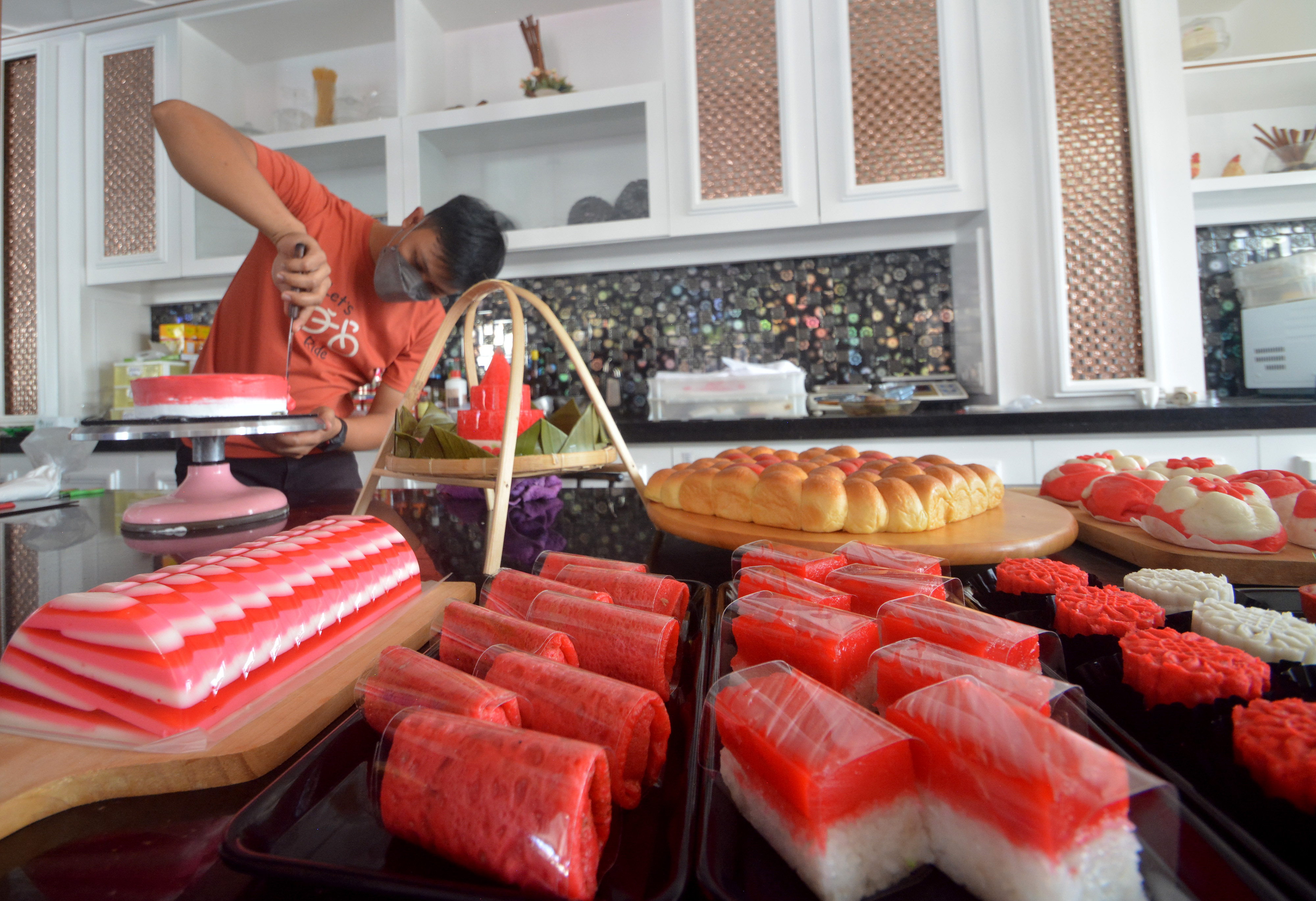 Penjualan Kue Merah Putih