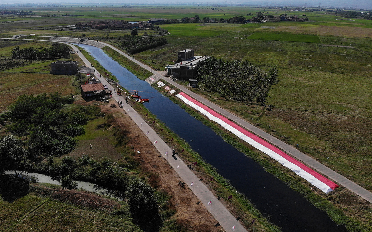 Pembentangan Kain Merah Putih 76 Meter