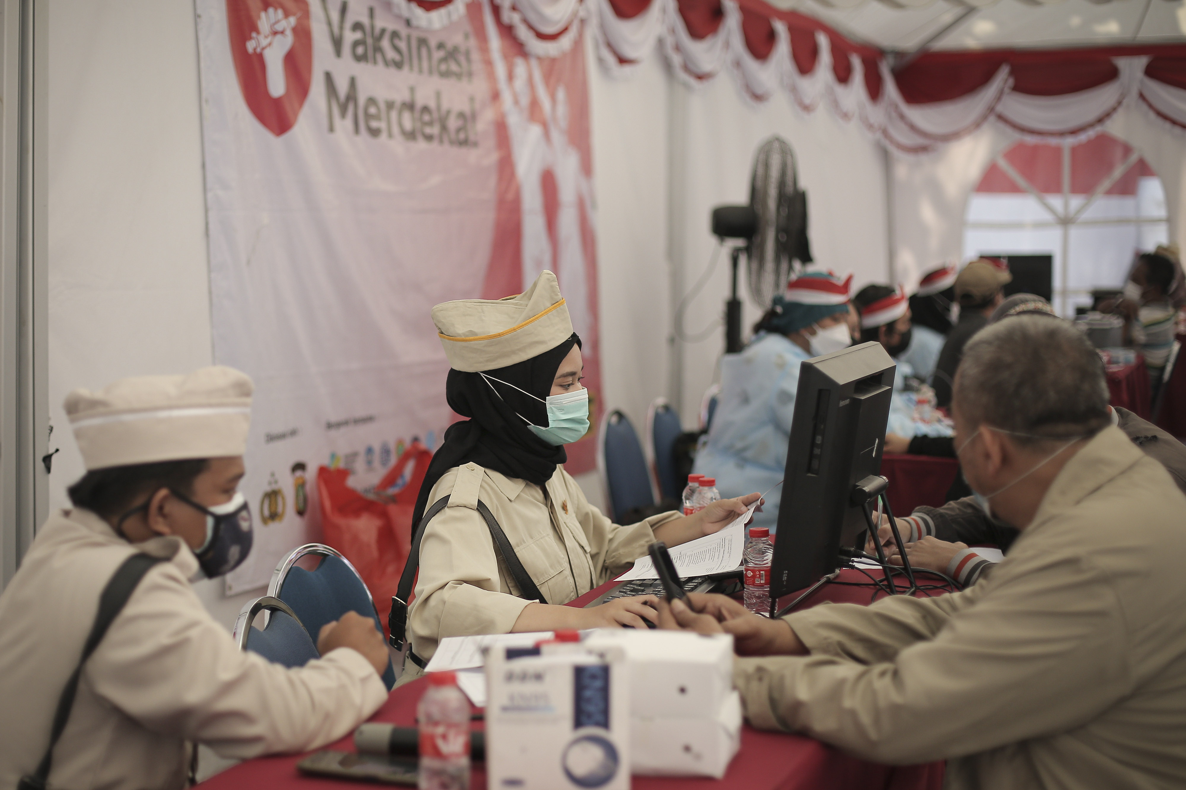 Gerai Vaksinasi Merdeka