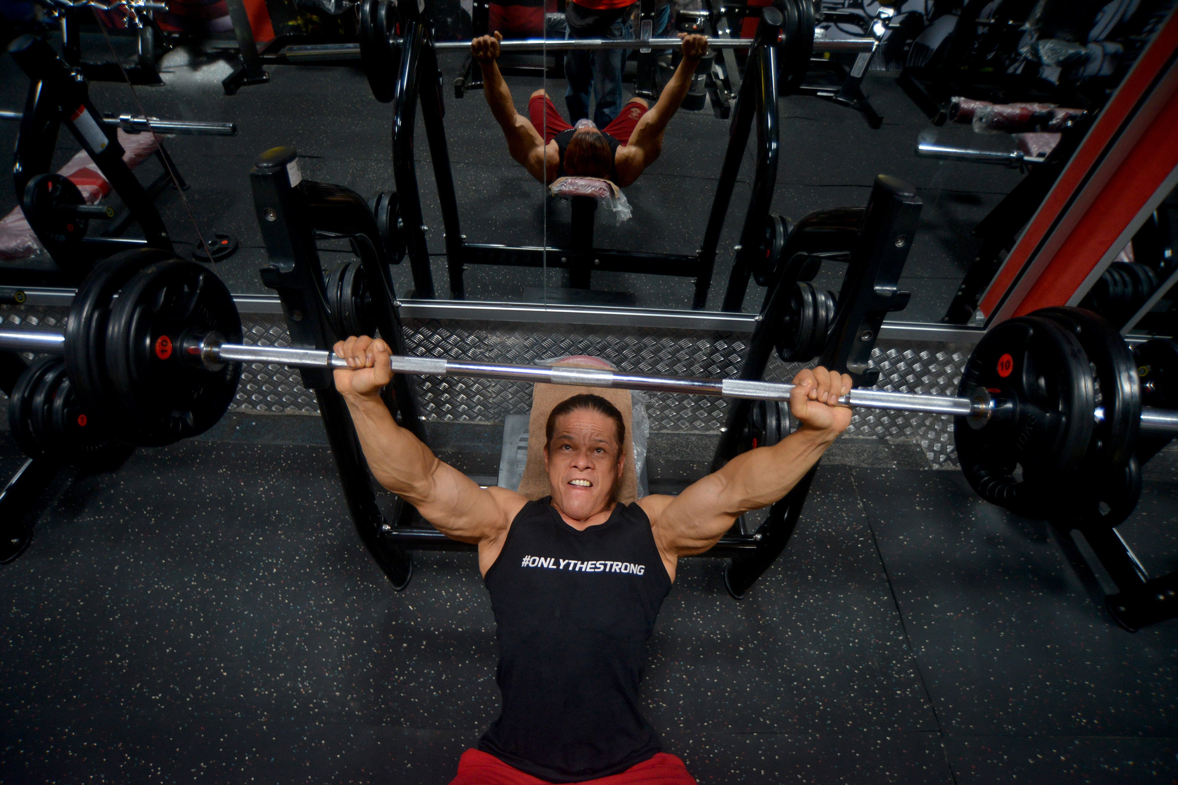 Latihat Atlet Binaraga Sumbar Jelang PON Papua