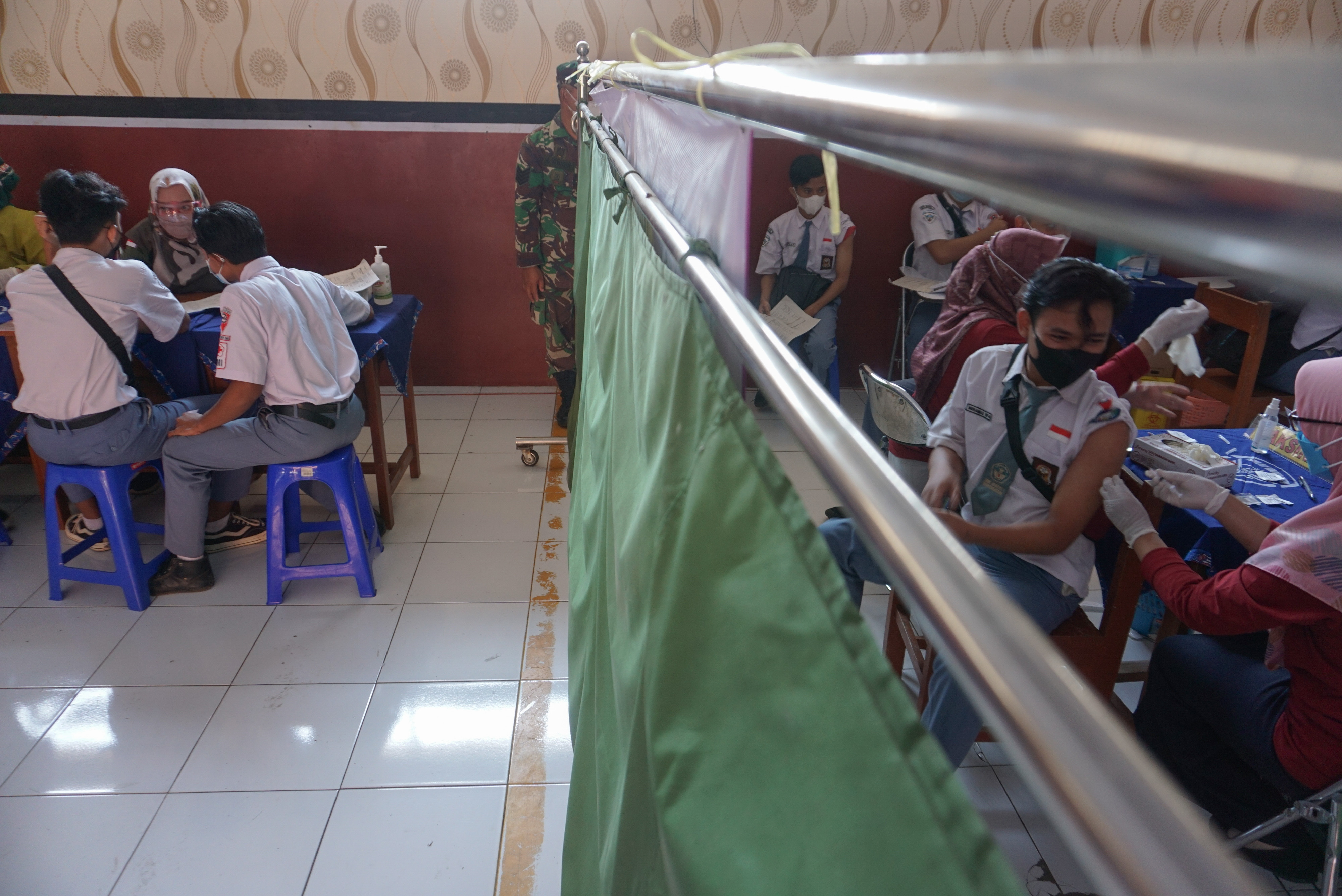 Vaksinasi Palajar Jelang Pembelajaran Tatap Muka