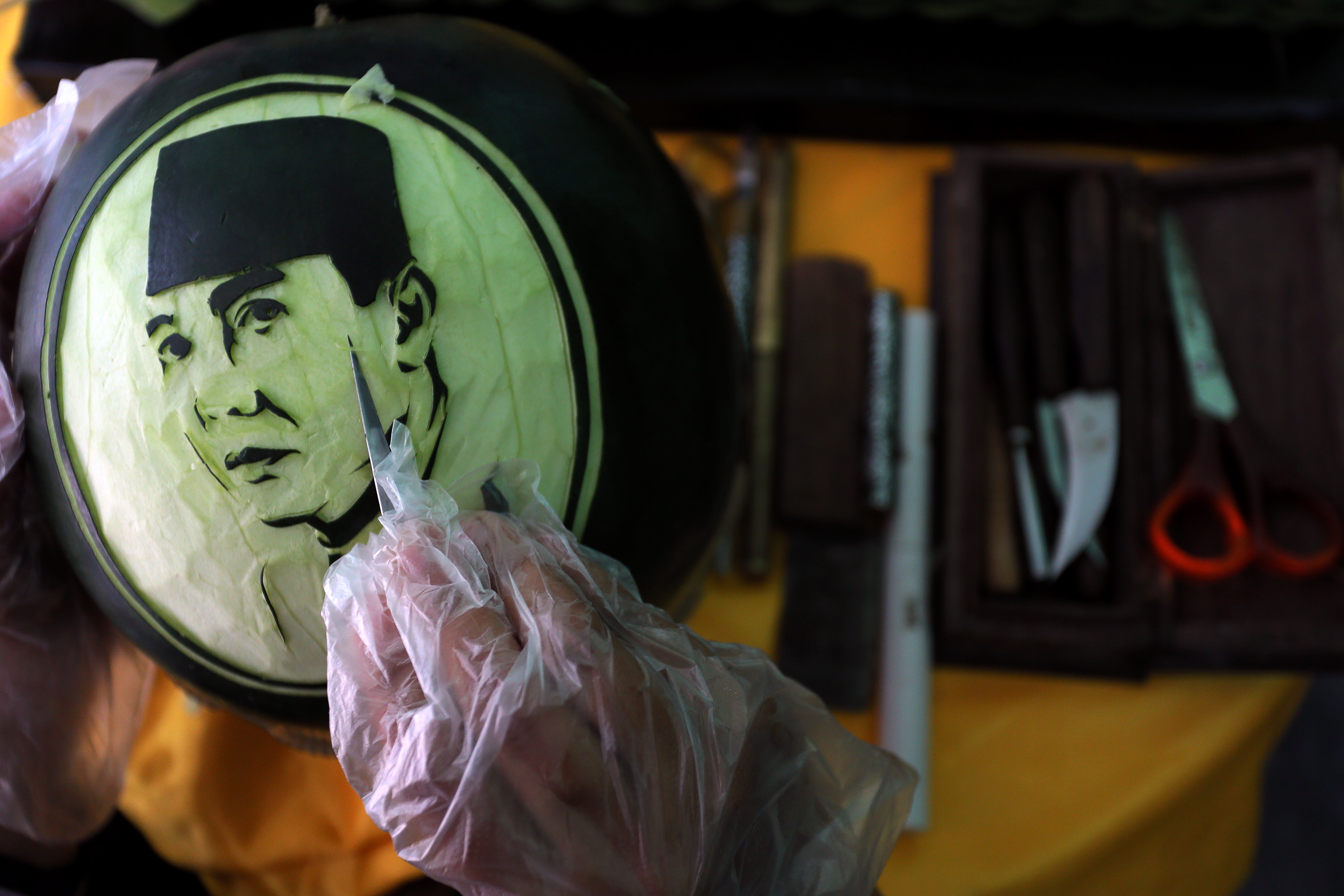 Seni Carving Bertema HUT Kemerdekaan RI