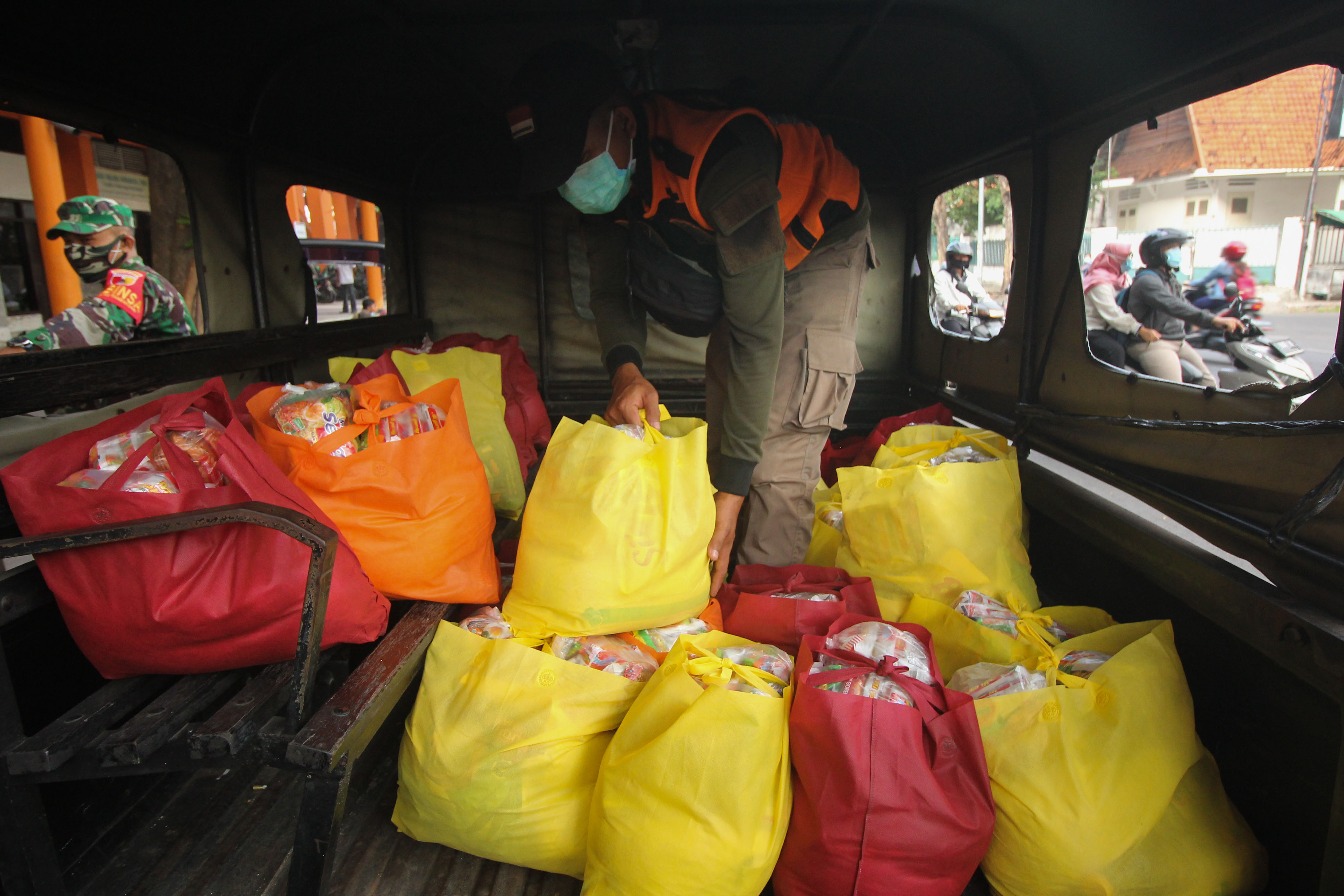 Paket Bantuan Sembako Gotong Royong
