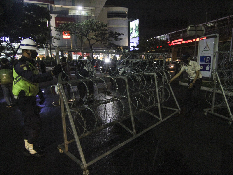 Suasana Mall Amrgocity Pasca Bangunan Ambruk