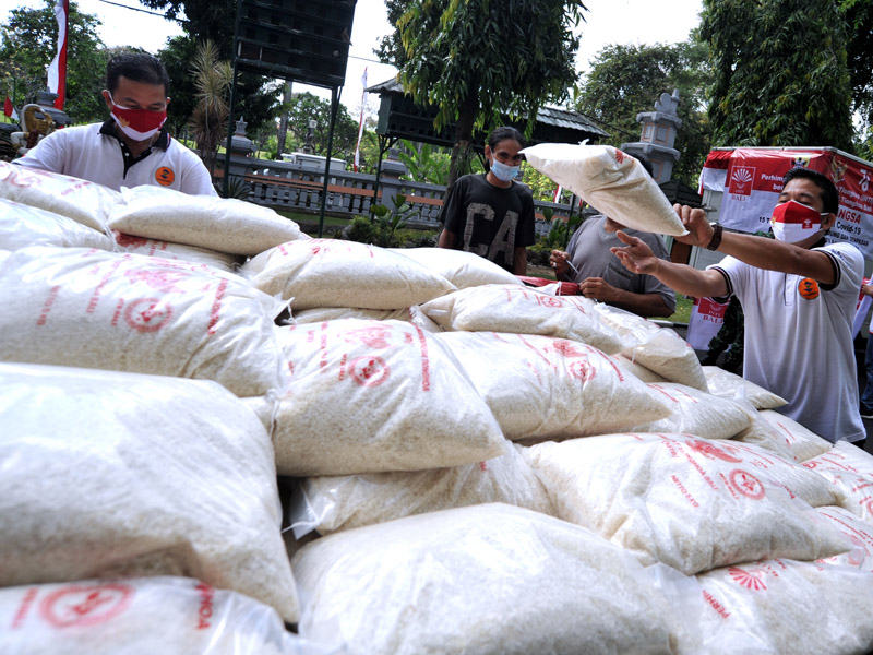 Bantuan Beras Untuk Warga Terdampak Pandemi
