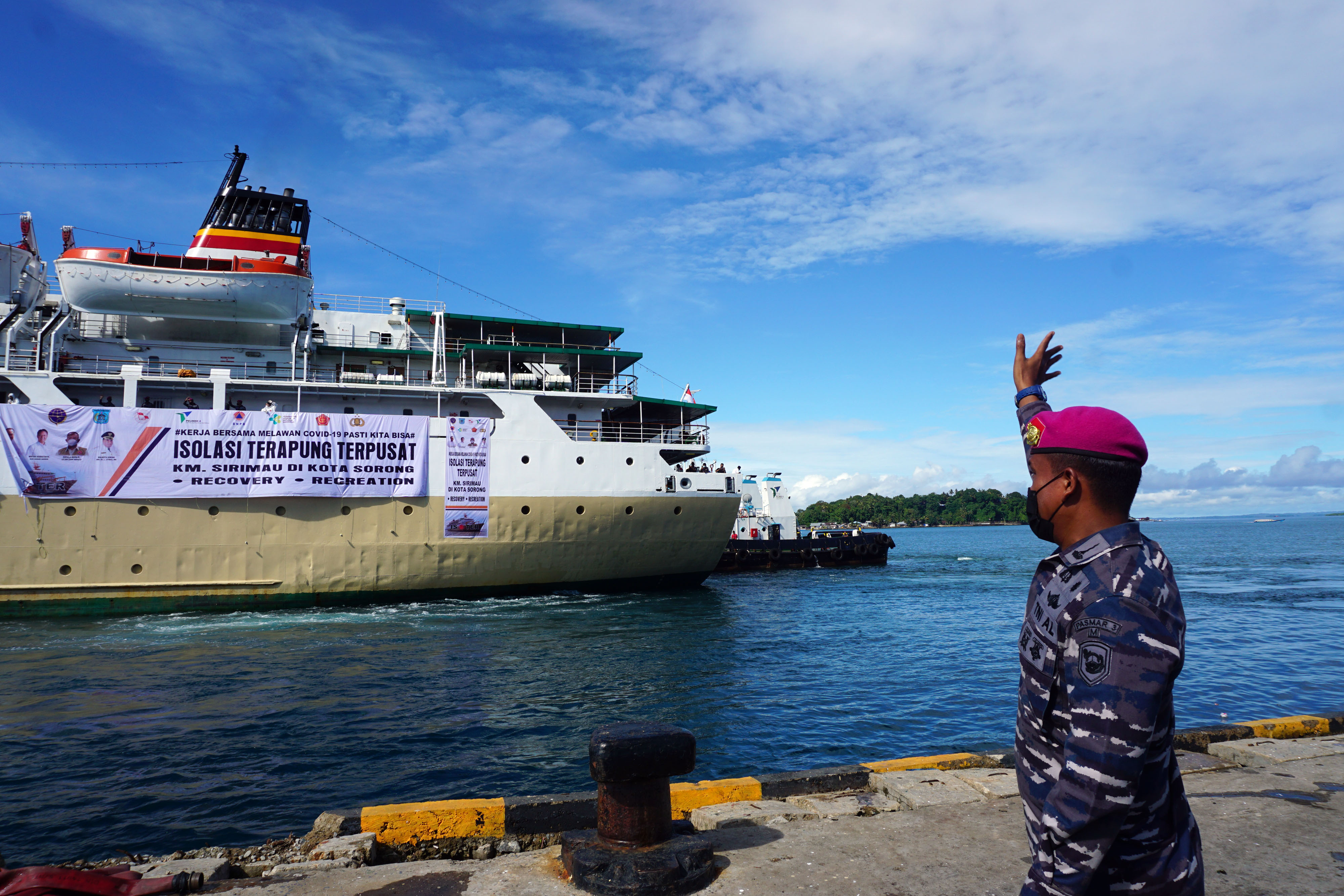 Pengoperasian Kapal Isolasi Terapung di Papua Barat
