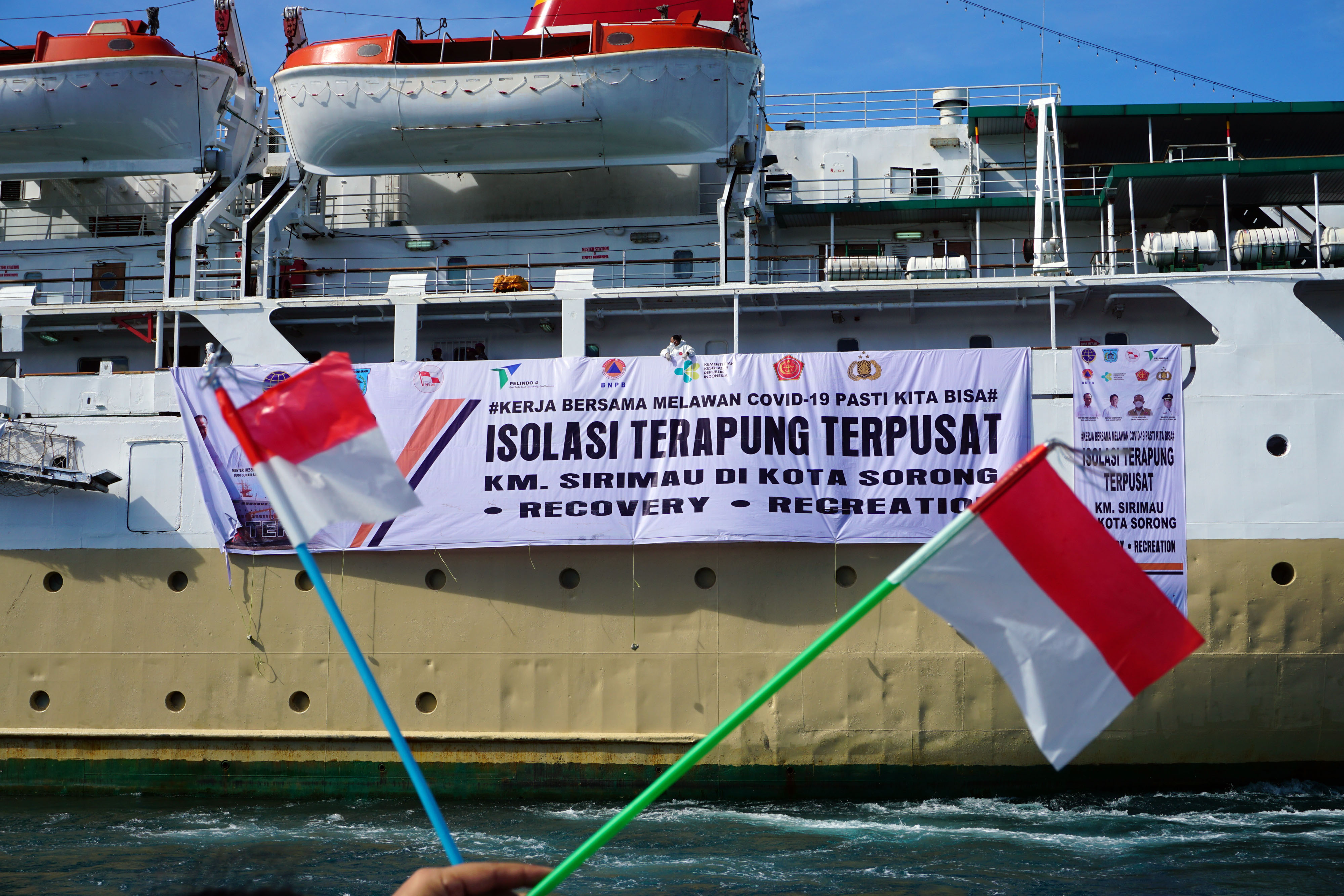 Pengoperasian Kapal Isolasi Terapung di Papua Barat