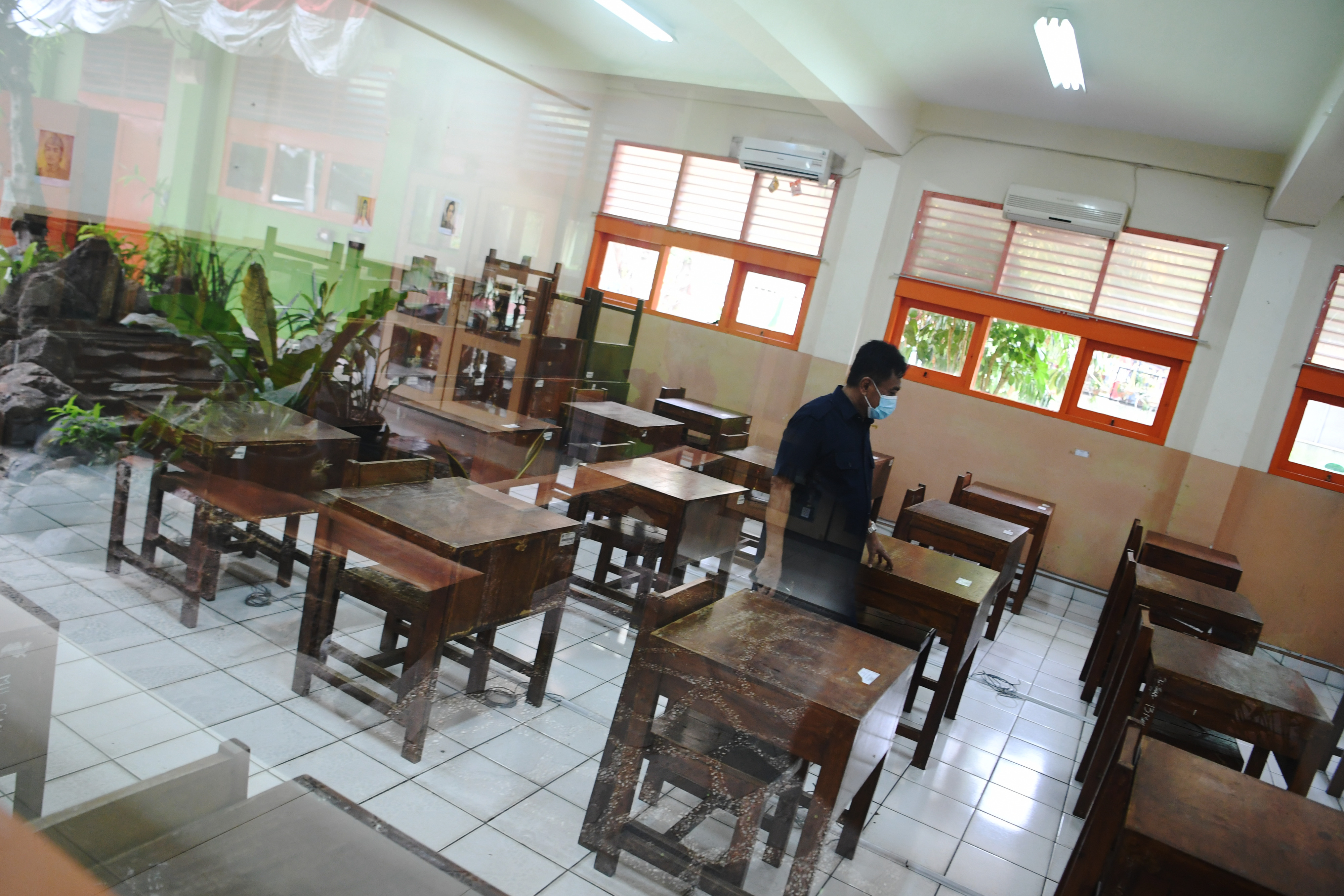 DKI Jakarta Kaji Sekolah Tatap Muka