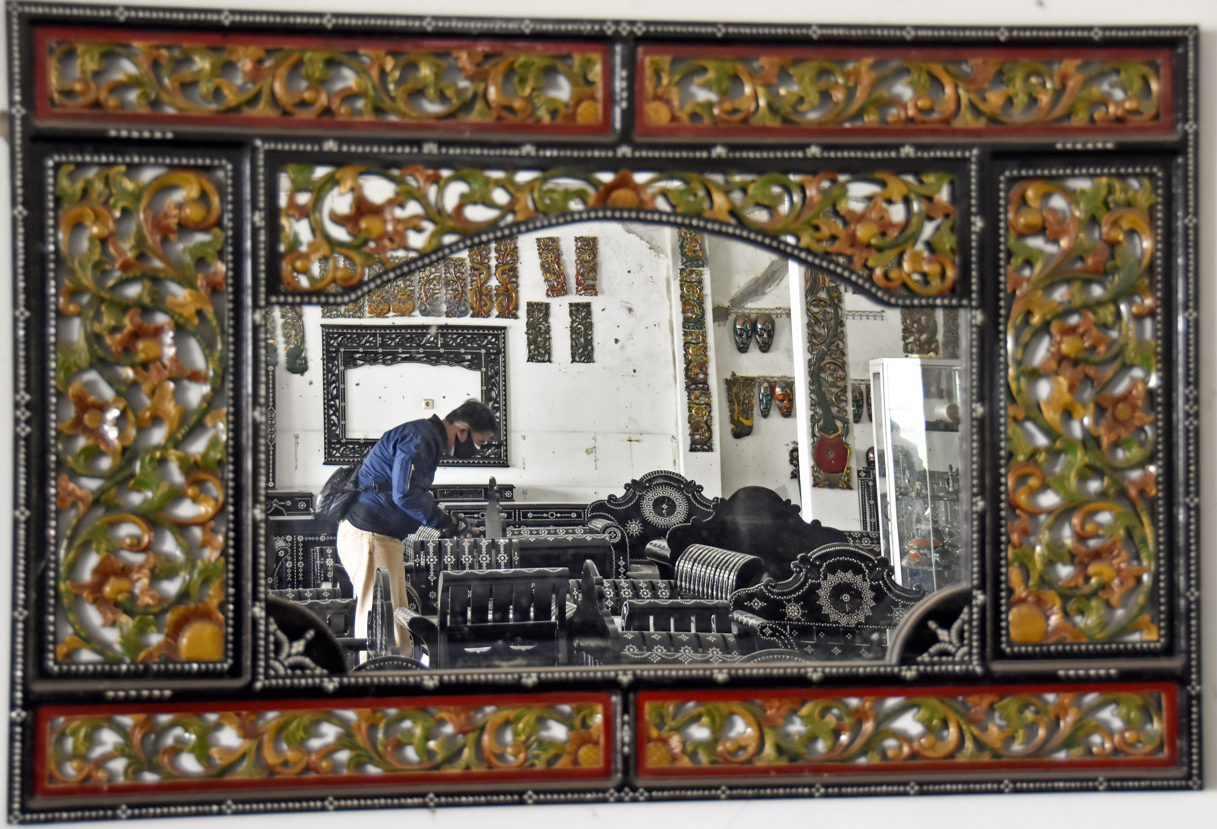 Produksi Kerajinan Ornamen Kulit Kerang