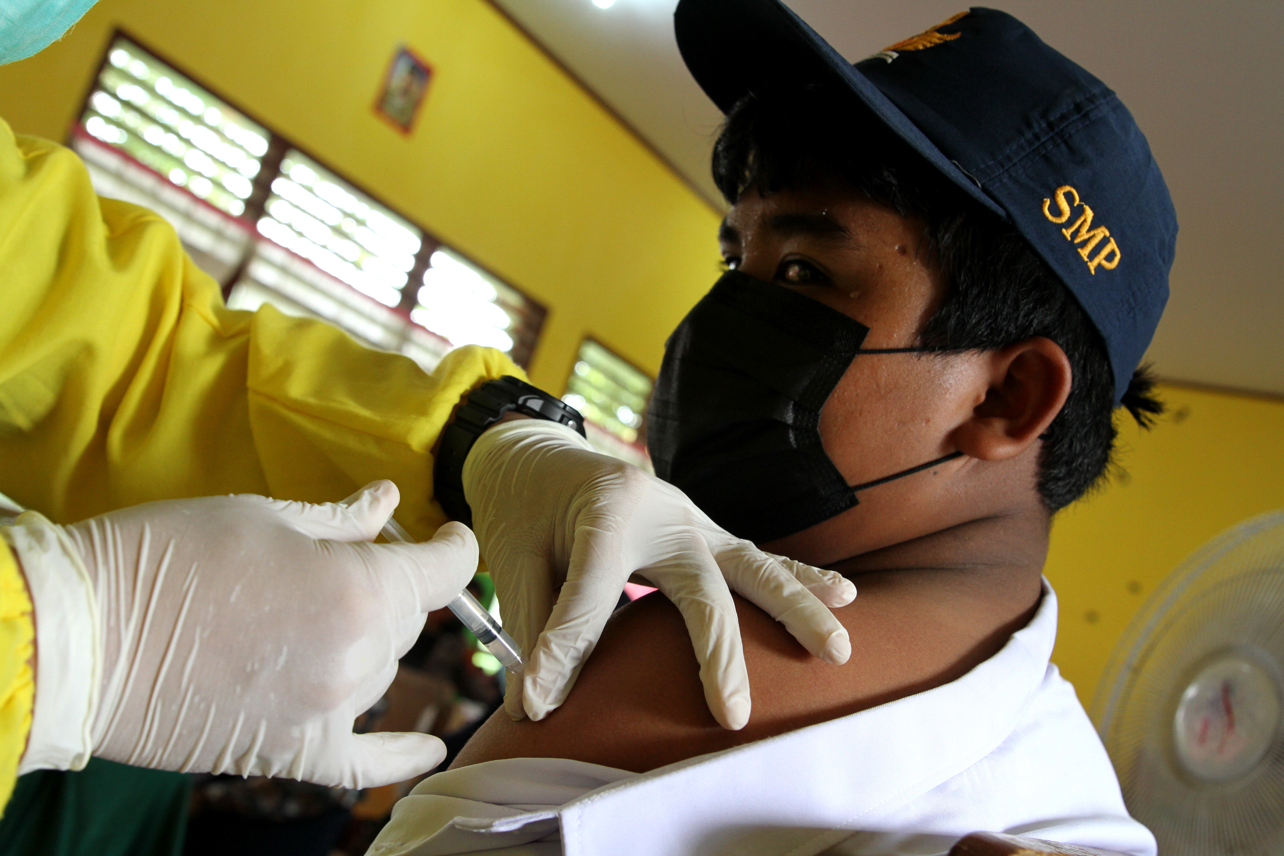 Vaksinasi Covid-19 Serentak Siswa SMP