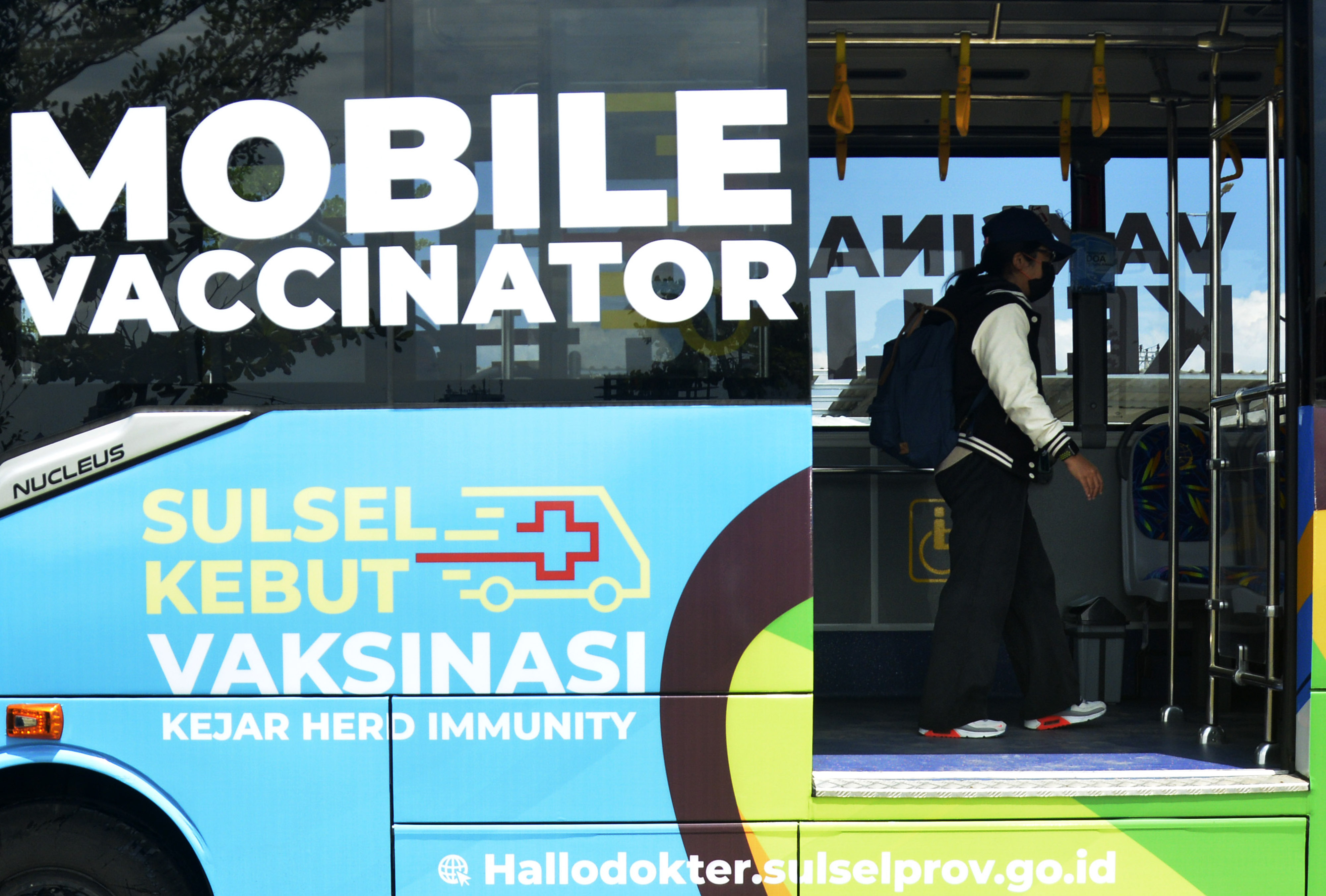 Layanan Mobil Vaksin Covid-19 Keliling di Makassar